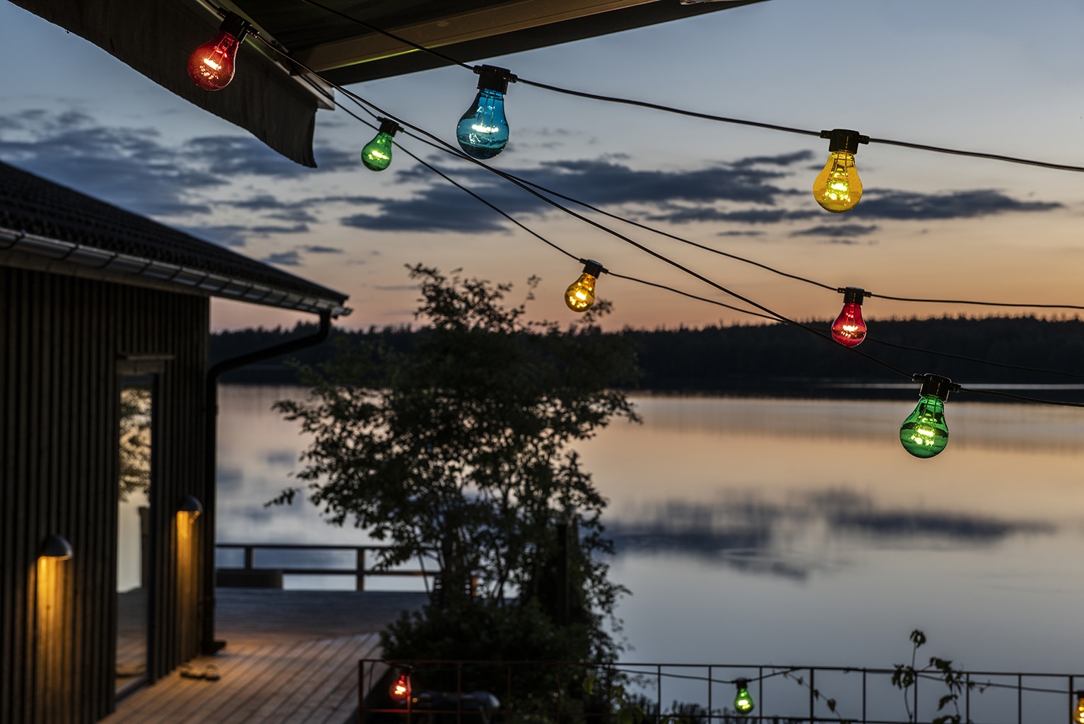 KONSTSMIDE LED-Lichterkette, bunt, 10 bunte Birnen / 80 warm weiße Dioden