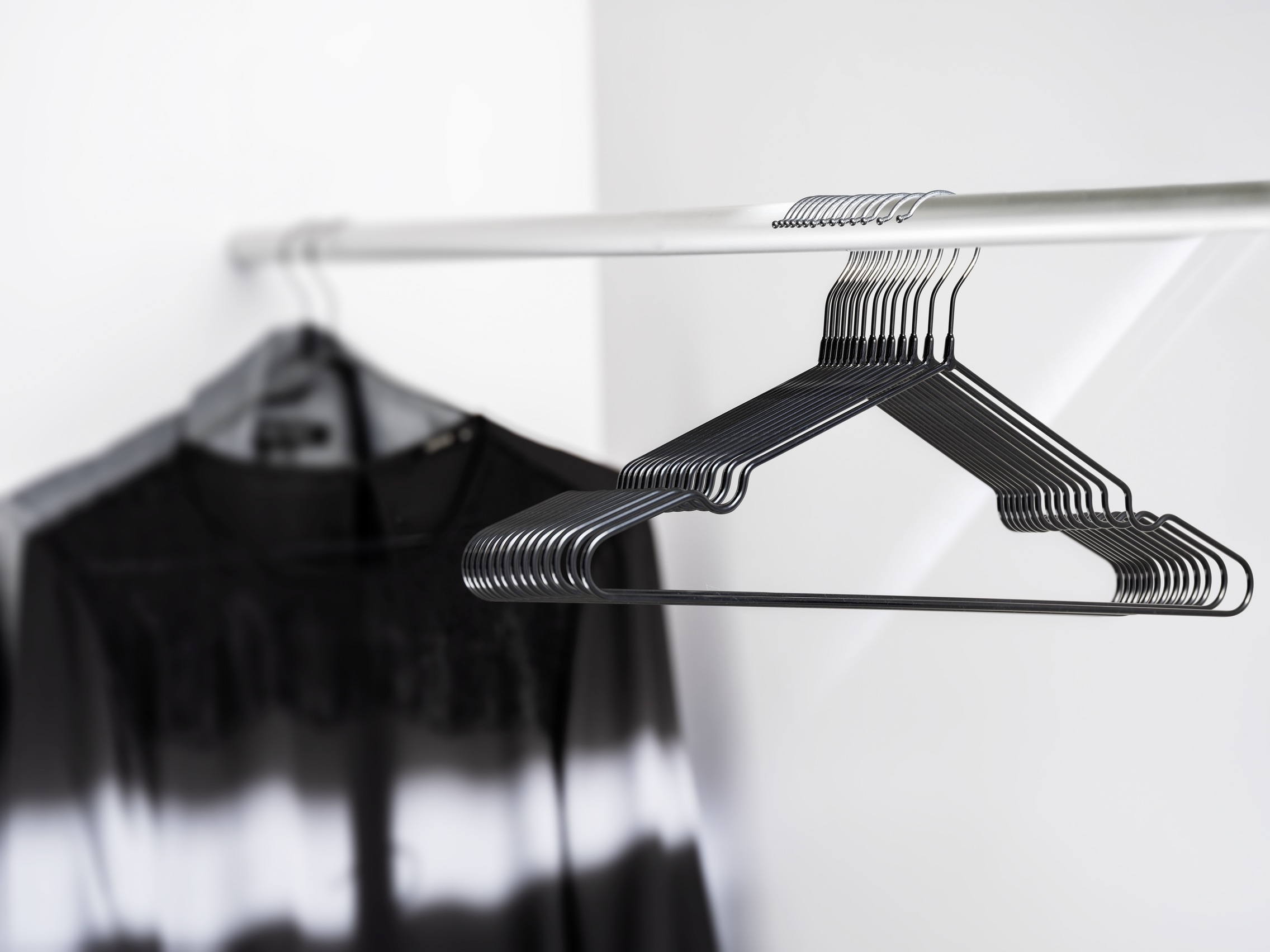 WENKO Kleiderbügel »Modell Sascha« rutschfeste Beschichtung, schmales Design