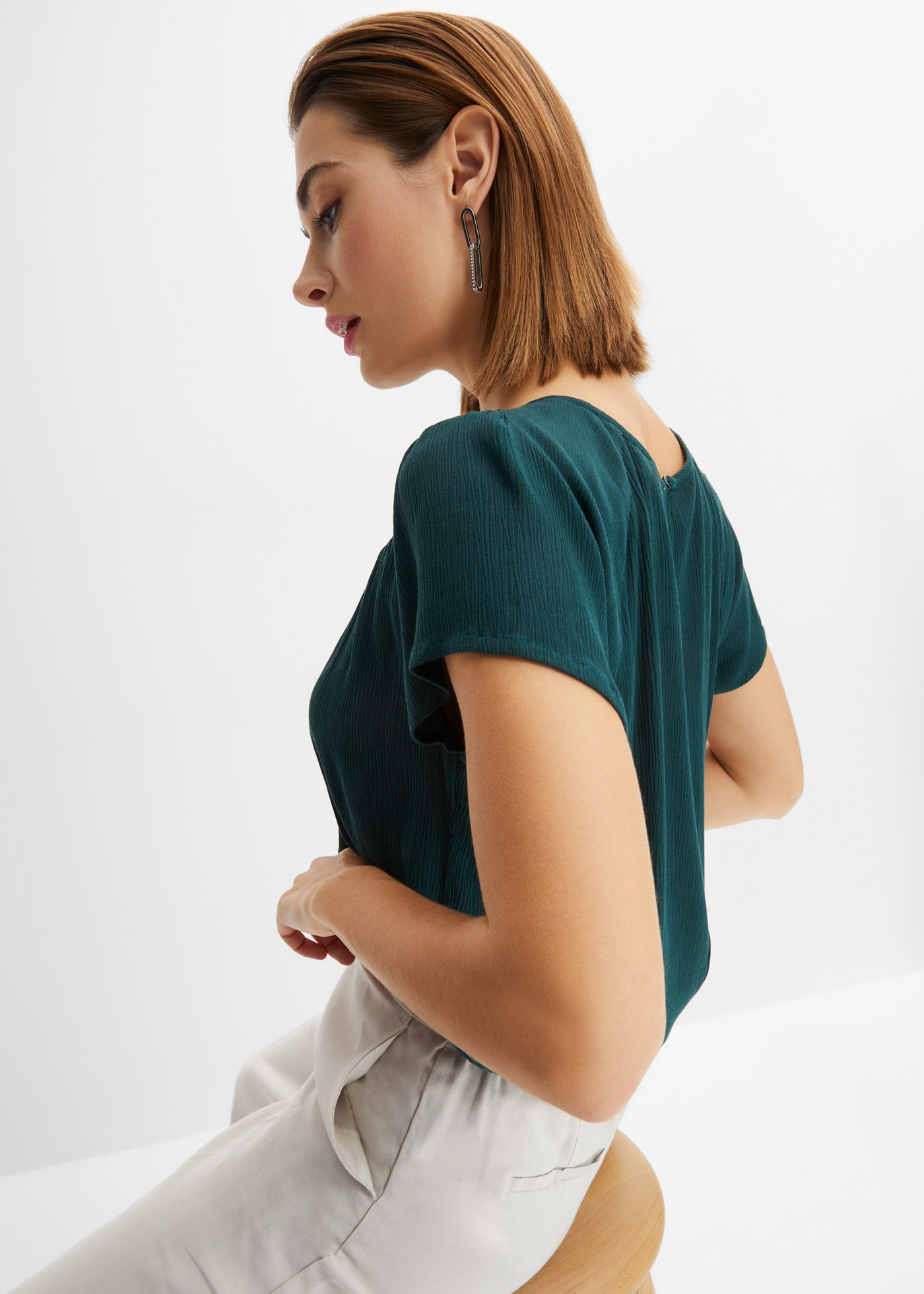 bonprix Spitzenbluse »Bluse aus reiner Viskose« bequeme Passform, Crêpe aus Viskose, mit tollem Spitzeneinsatz