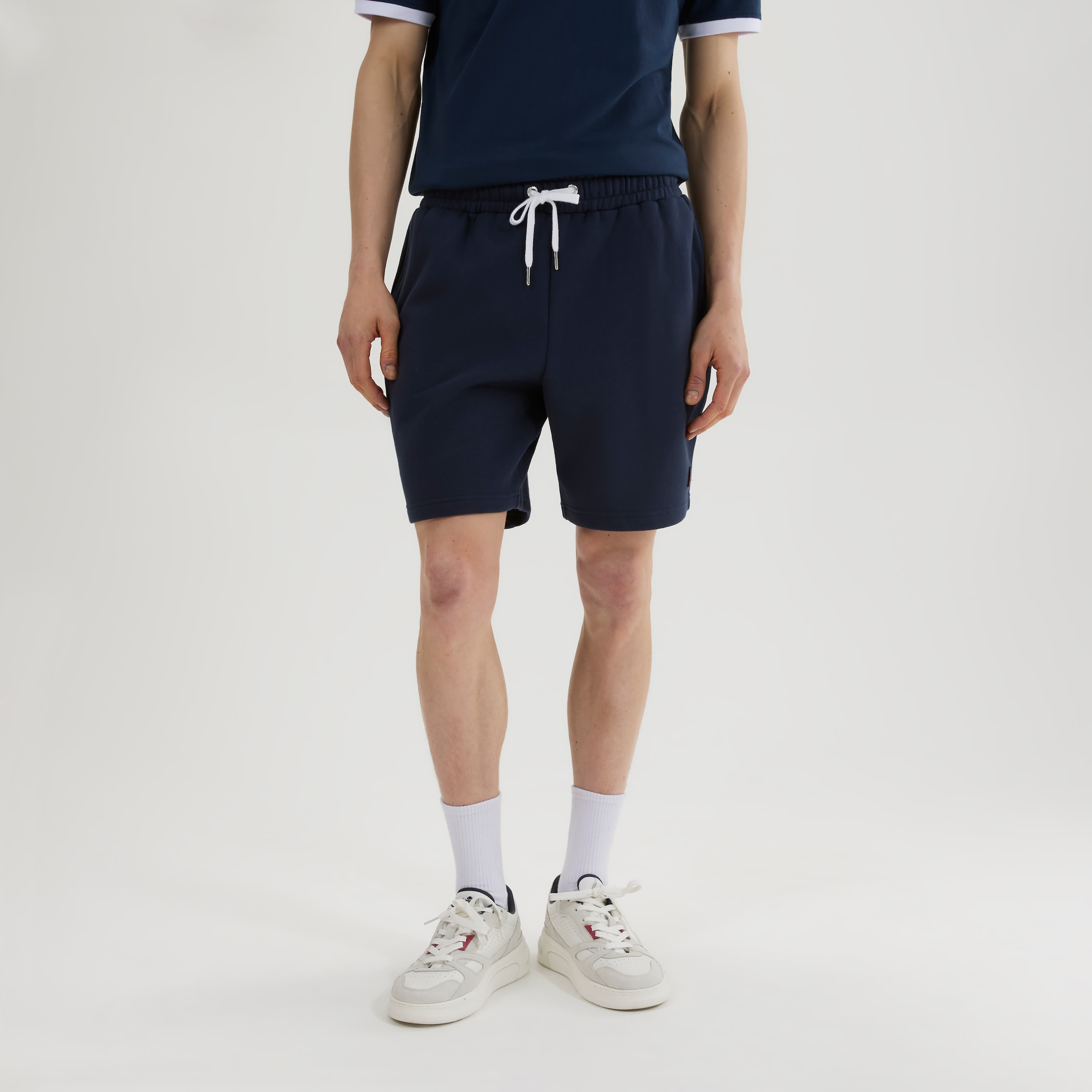 Ellesse Sweatshorts »ISLINGTON SHORT«  aus Baumwolle und Polyester, bequeme Passform