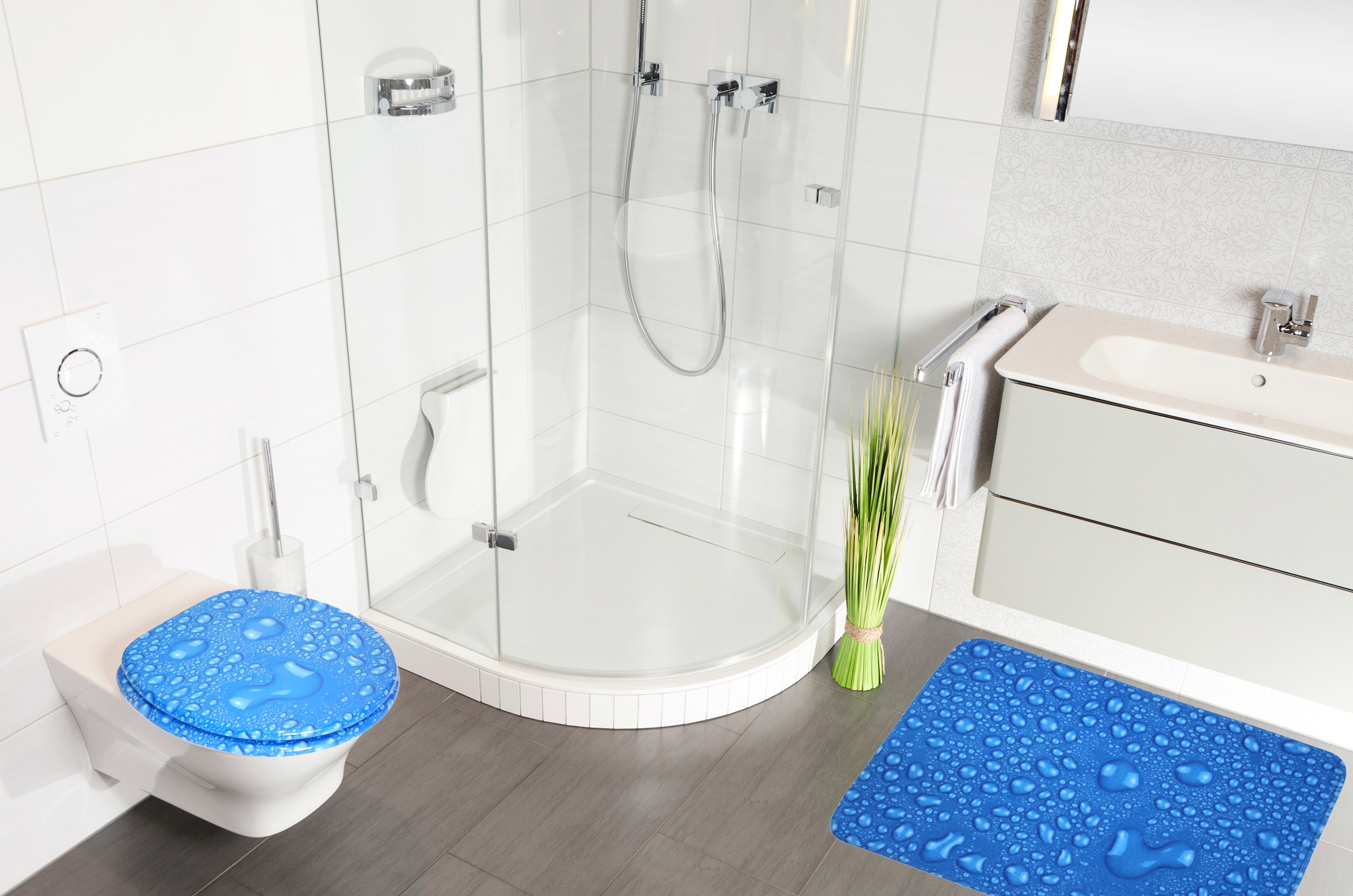 Sanilo Badaccessoire-Set »Tautropfen Blau«, (Komplett-Set, 3 tlg.), bestehend aus WC-Sitz, Badteppich und Waschbeckenstöpsel