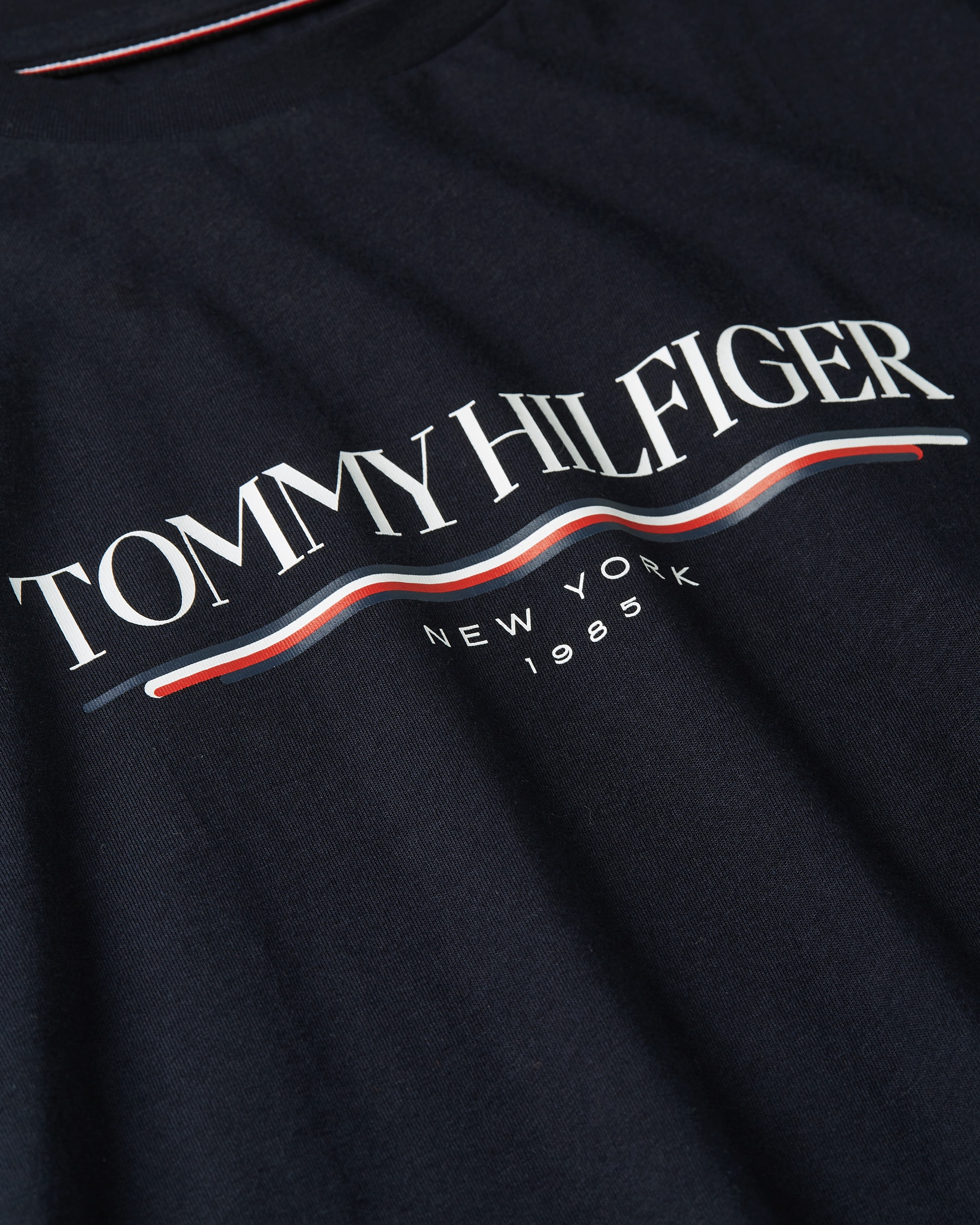 Tommy Hilfiger T-Shirt »BRAND LOVE HILFIGER TEE«