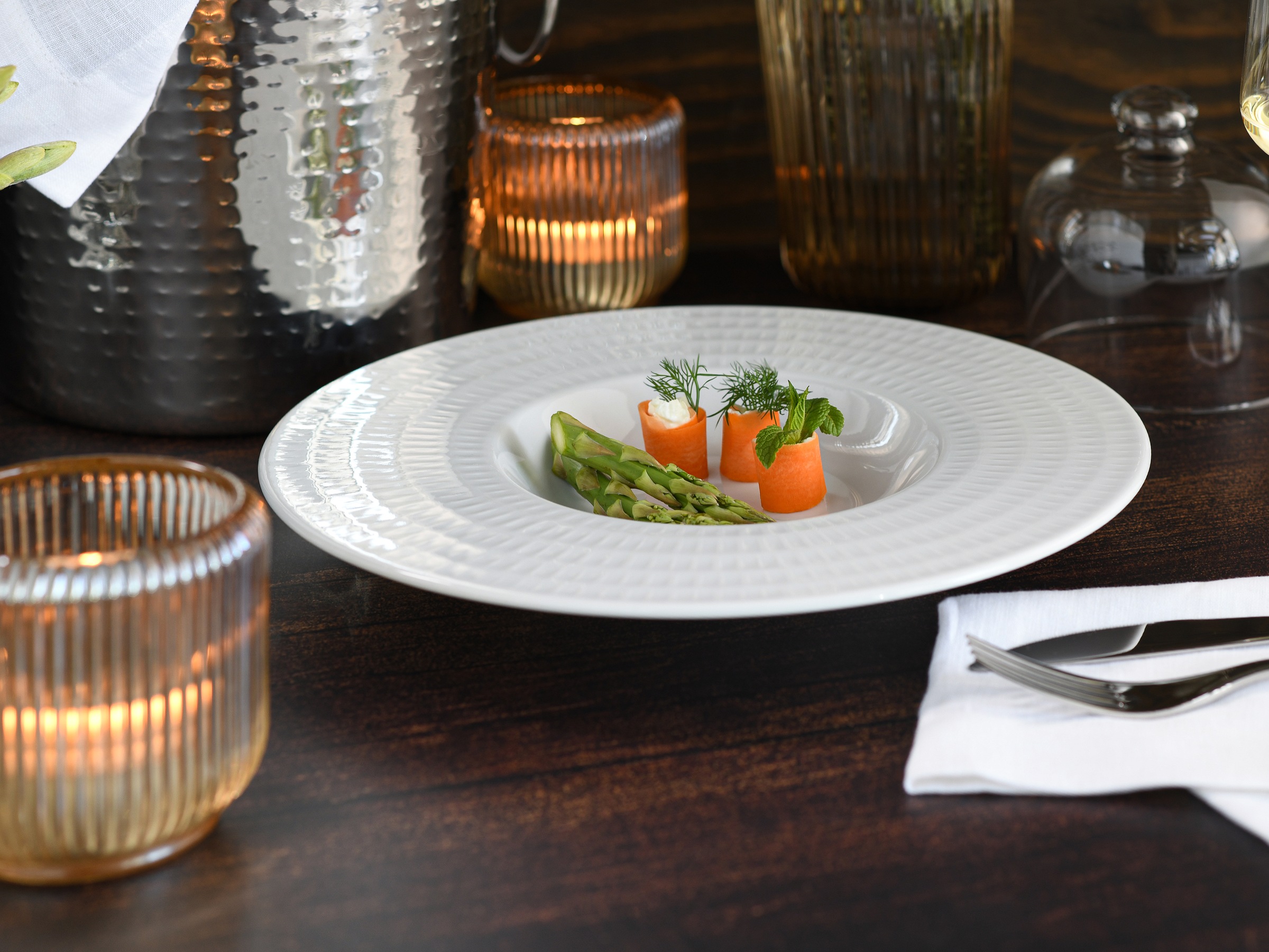 CreaTable Teller »Show Time Stripes weiß, Gourmetteller, 4-tlg.« Moderne Formgebung, Fine Dining-Charakter, Relief Oberfläche