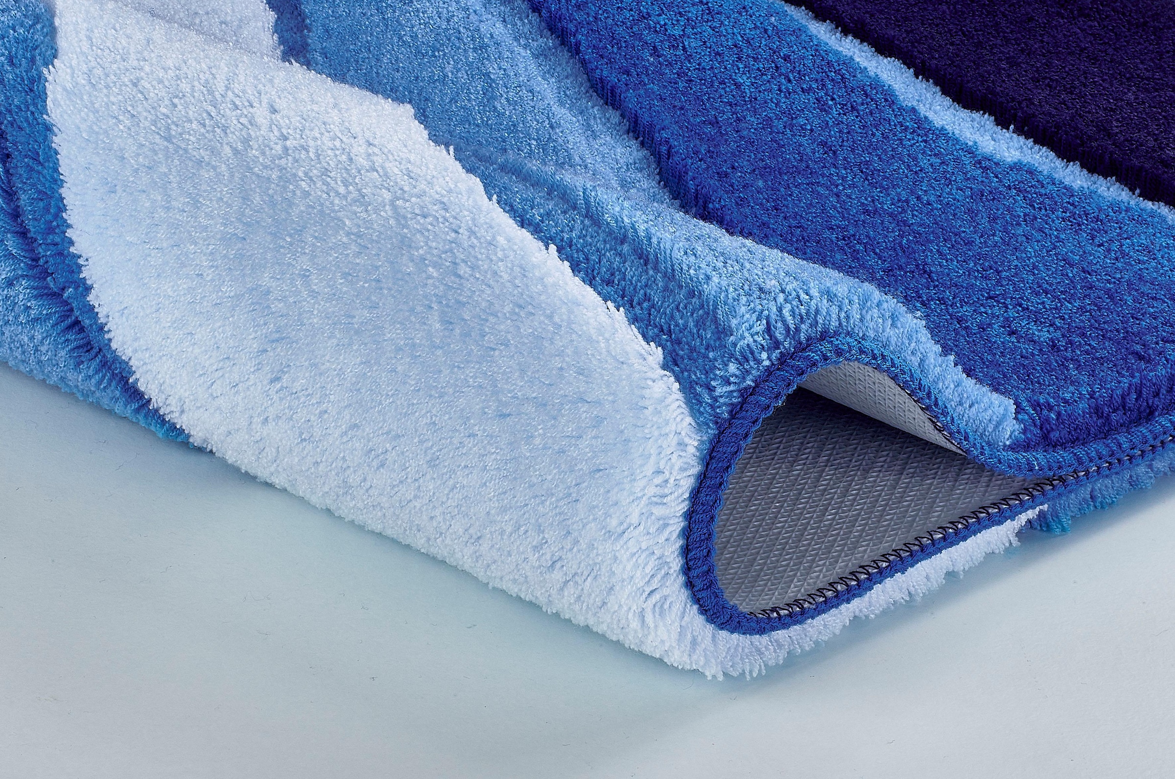 MEUSCH Badematte »Ocean«, rutschhemmend beschichtet, fußbodenheizungsgeeignet, Badteppich, Wellen Design, mit Farbverlauf, Hoch-Tief Effekt, waschbar