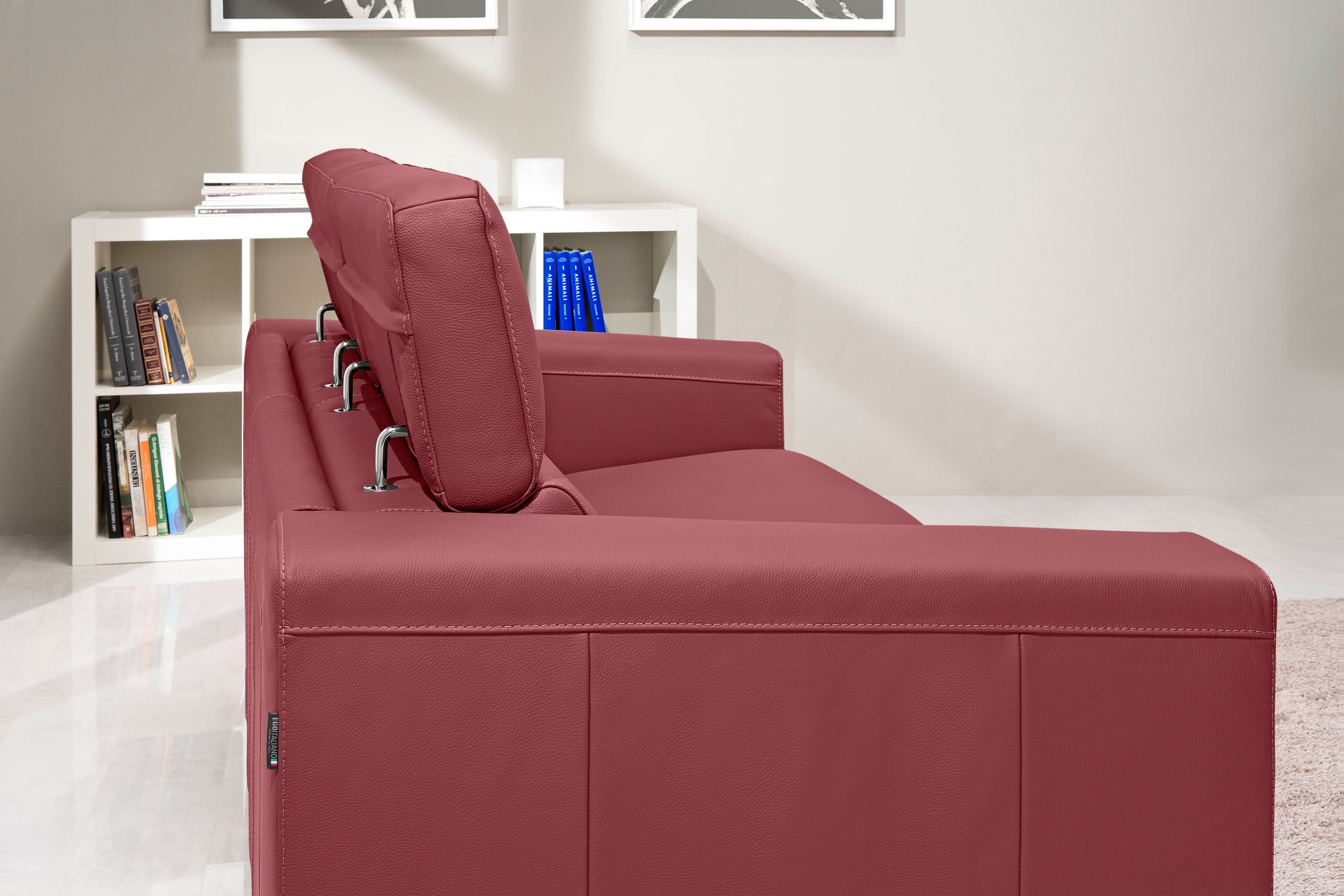 Egoitaliano Schlafsofa »Cabiria, Design und super Sitz- und Liegekomfort«, Sofa inkl. Schlaffunktion, Kopfteile verstellbar, mit Metallfüßen