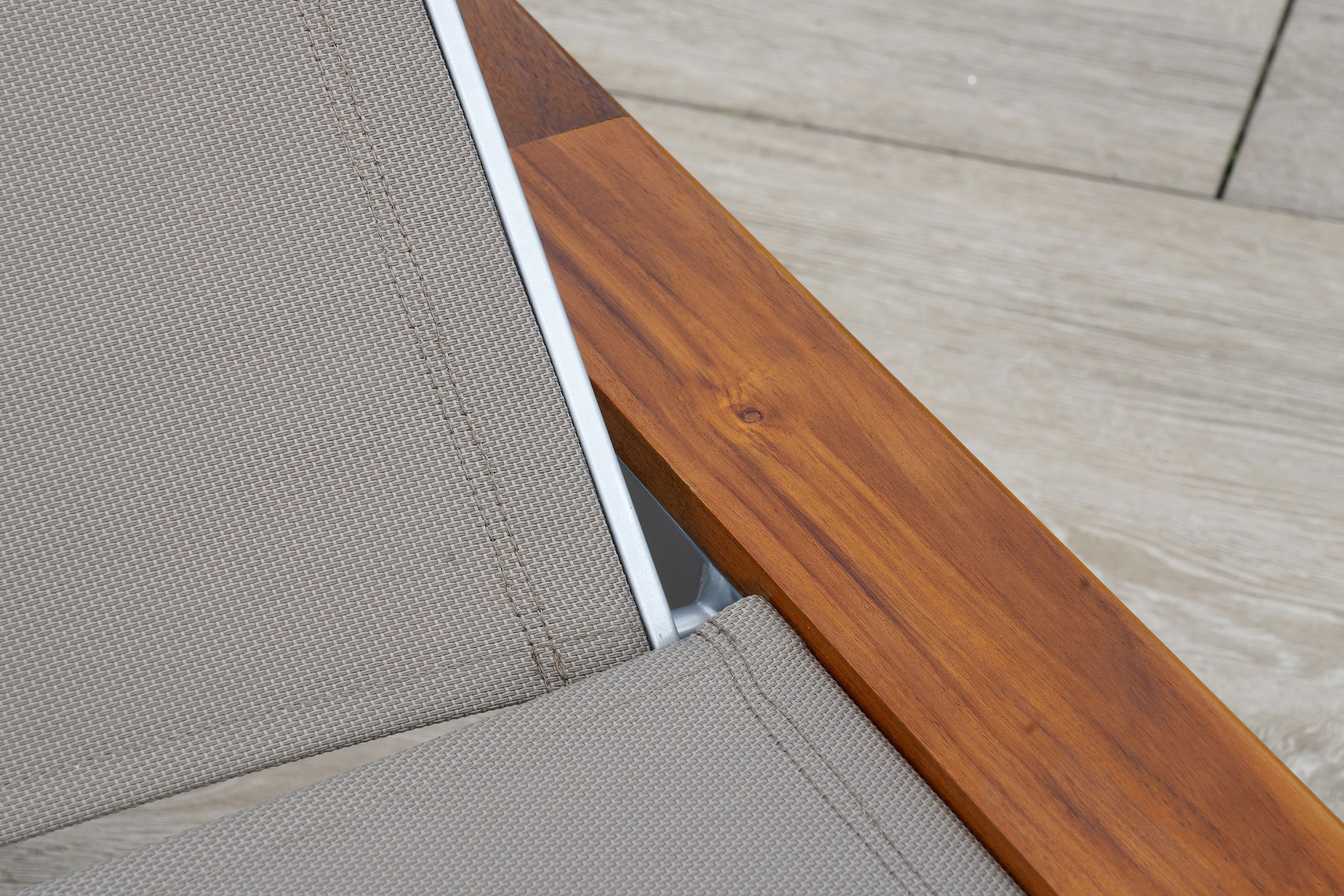 MERXX Gartenliege »Naxos« Applikationen aus Akazienholz, inkl. Beistelltisch