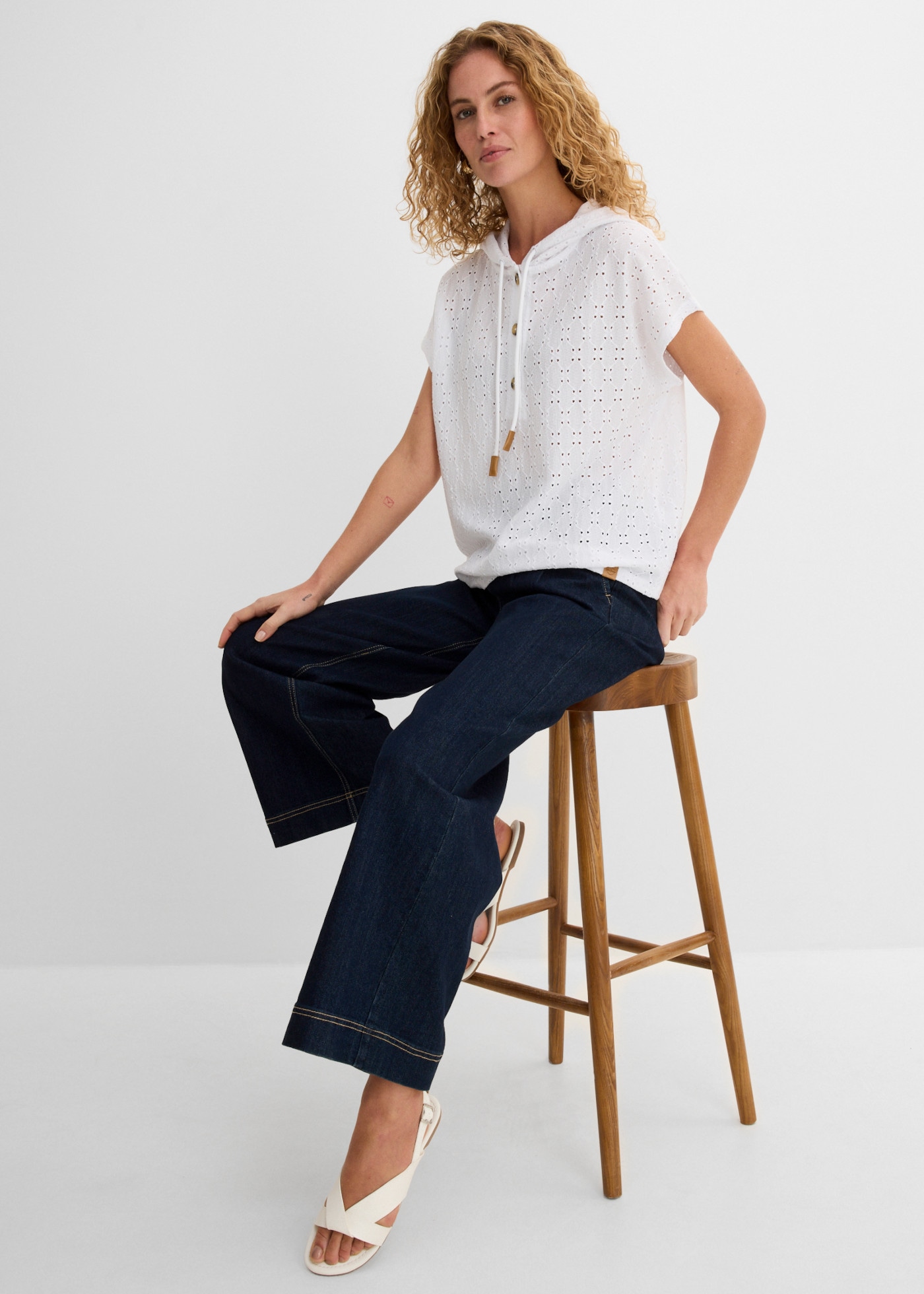 bonprix Henleyshirt lockerer Schnitt, Oversize-Passform, mit Kapuze, Kurzarm-Design