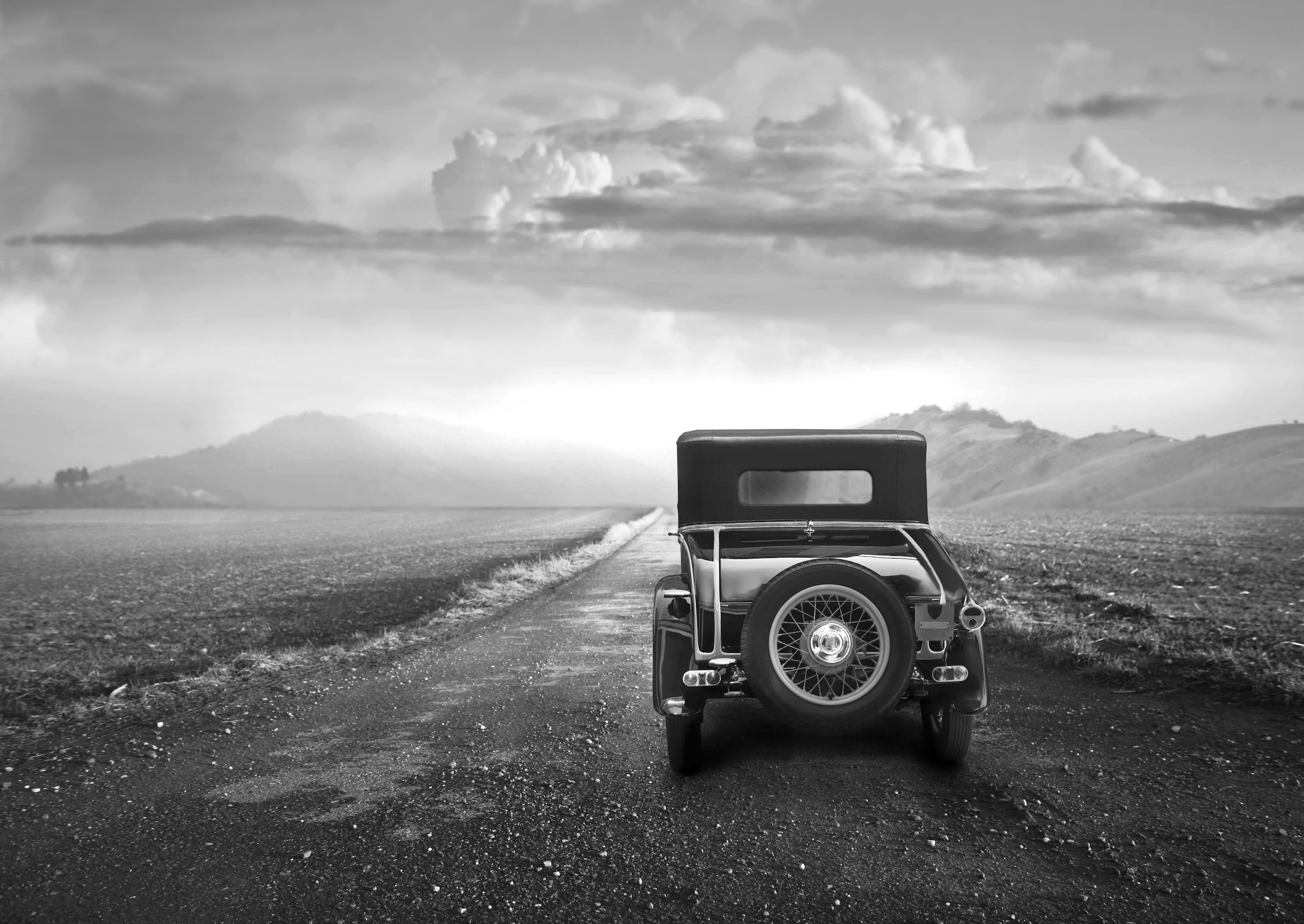 Papermoon Fototapete »Landschaft mit Auto Schwarz Weiß« bestellen | Poster