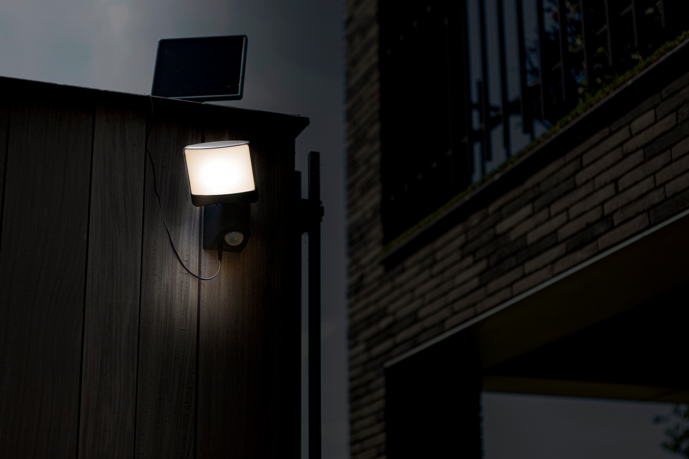 LUTEC LED Solarleuchte »LED-Solar Wandleuchte SUNSHINE«, 1 flammig, Leuchtmittel LED-Board | LED fest integriert, dreh- und schwenkbar