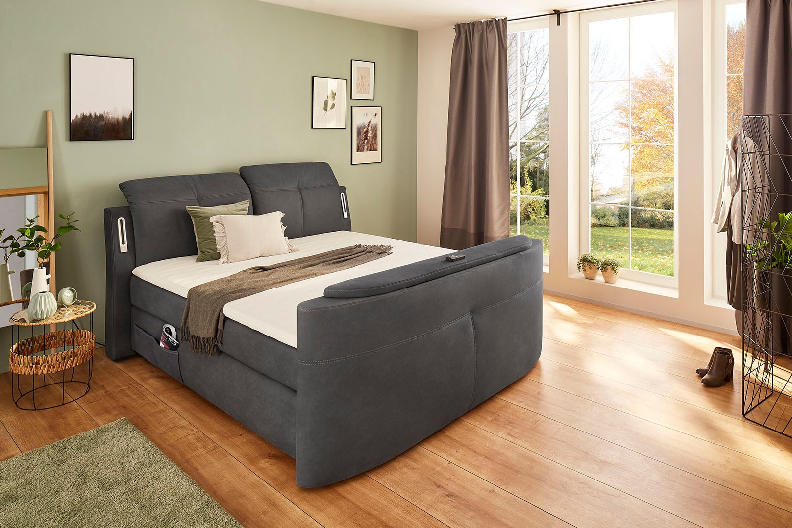 2. Bild von Jockenhöfer Gruppe Boxspringbett »Movie Star«, mit versenkbarem TV-Lift, Fernbedienung, LED-Licht, USB-Ladestation und verstellbaren Kopfstützen