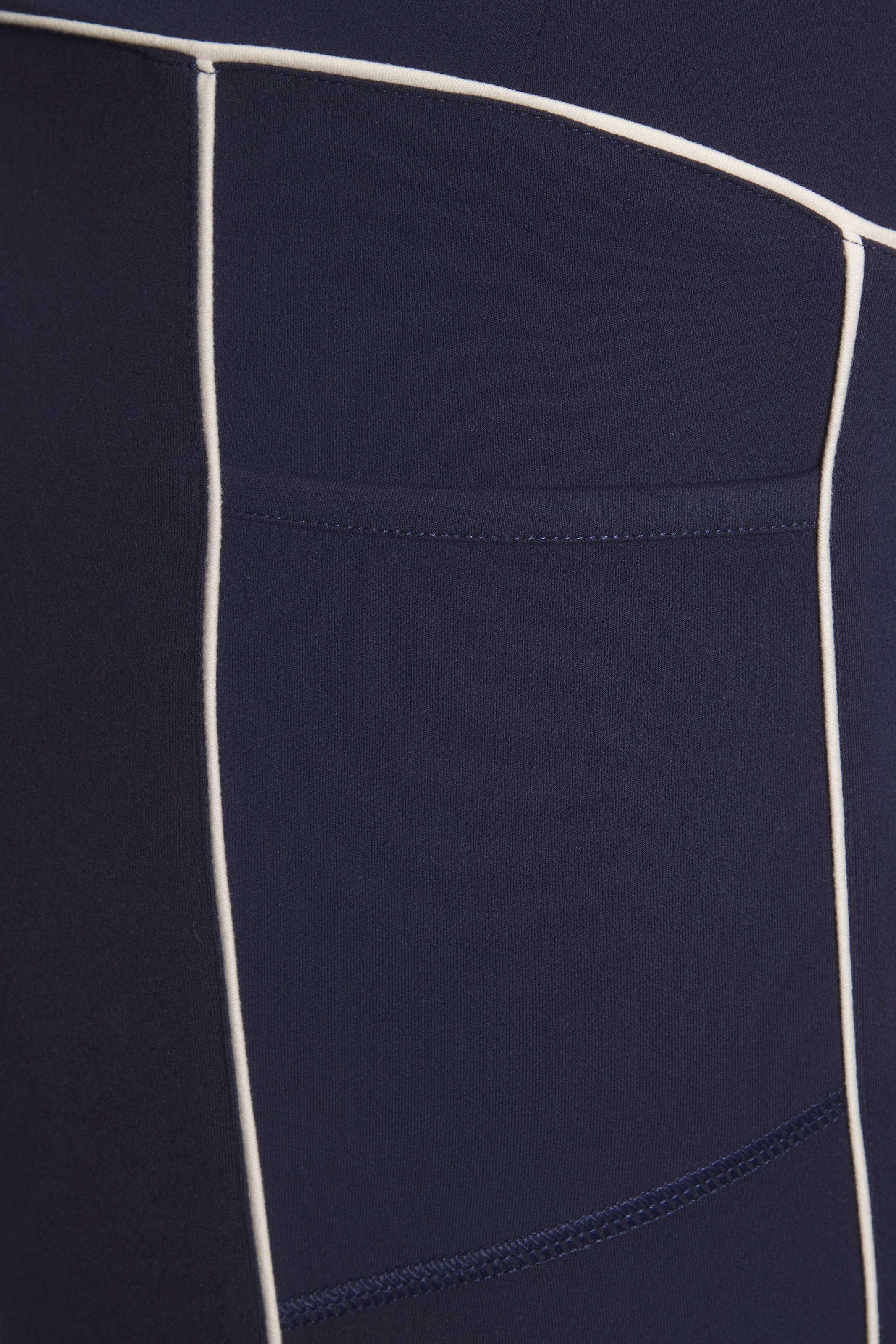 Copenhagen Studios Funktionsshorts  mit Handytasche am Bein