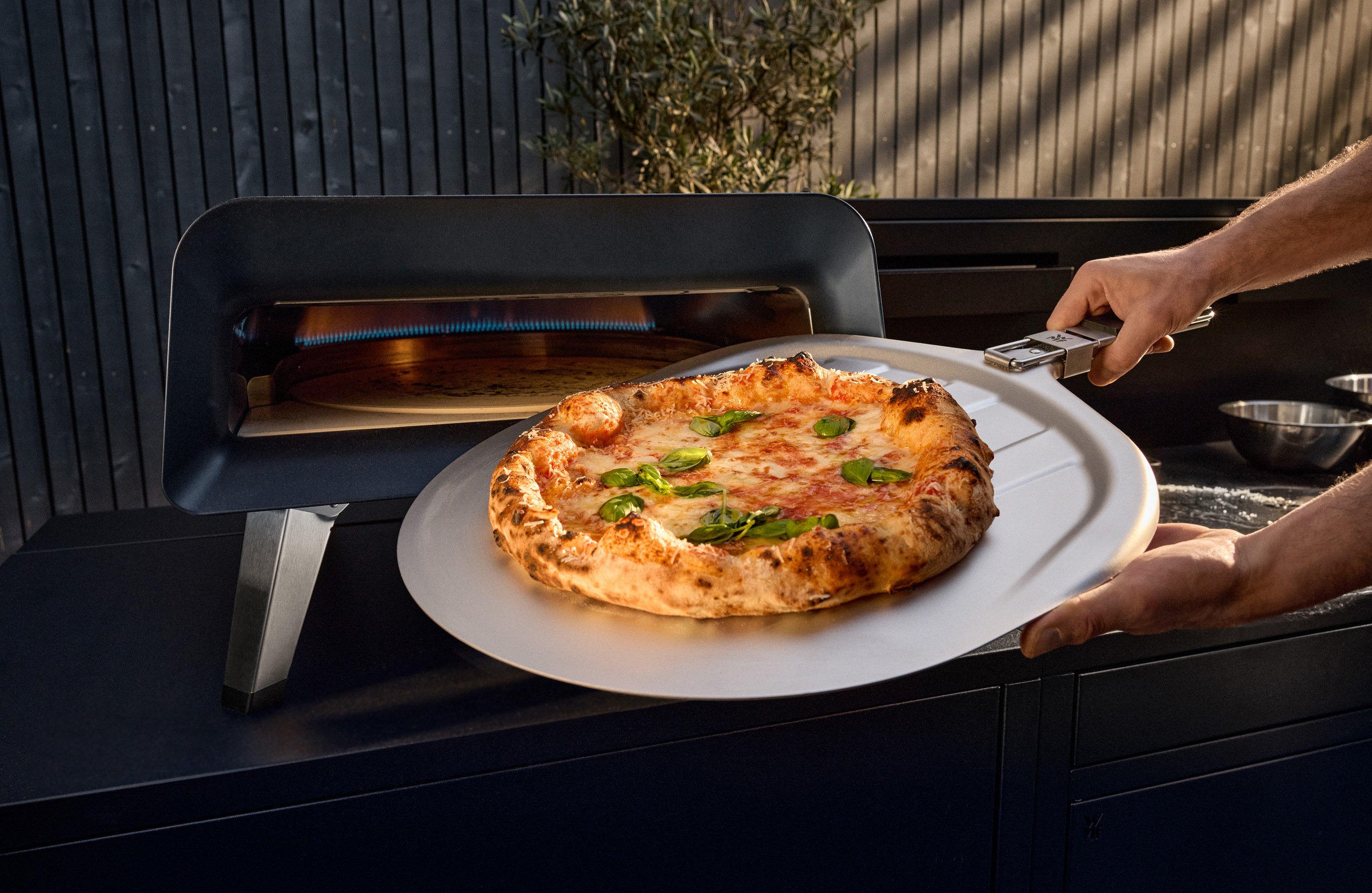 WMF Pizzaofen »0415700071 Pizzaiolo Pro, Gaspizzaofen«, 40 cm Backfläche, selbstdrehender Pizzastein, inkl. Pizzaschaufel