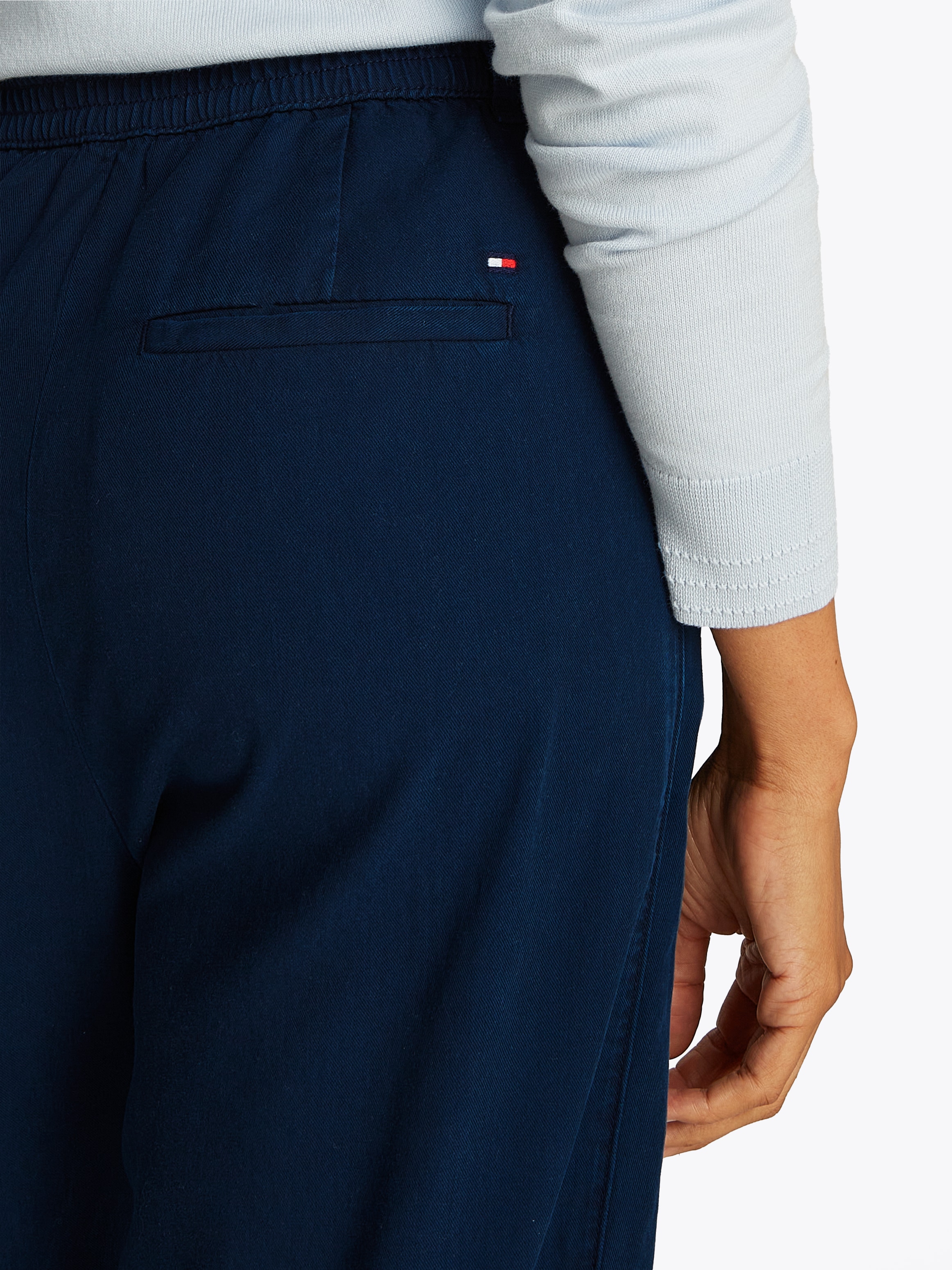 Tommy Hilfiger Chinohose »CO TENCEL RLXD STR PULL ON CHINO«, mit Logostickerei