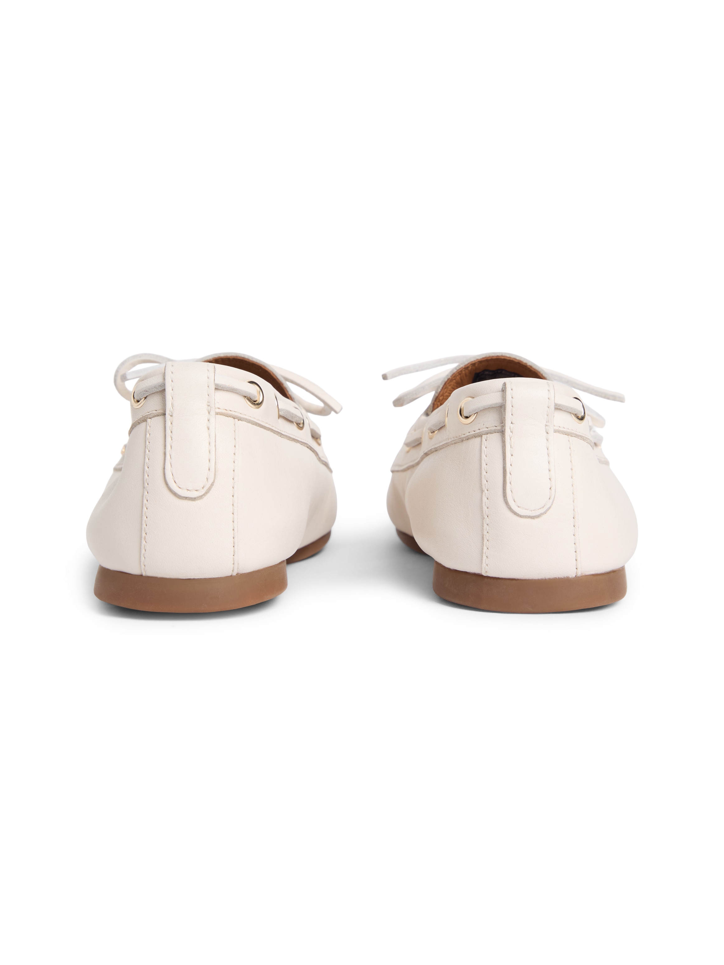 Tommy Hilfiger Bootsschuh »TH SLEEK LEATHER BOAT SHOE«  Bootsschuh, Businessschuh mit Blockabsatz und Ösen mit Durchzug