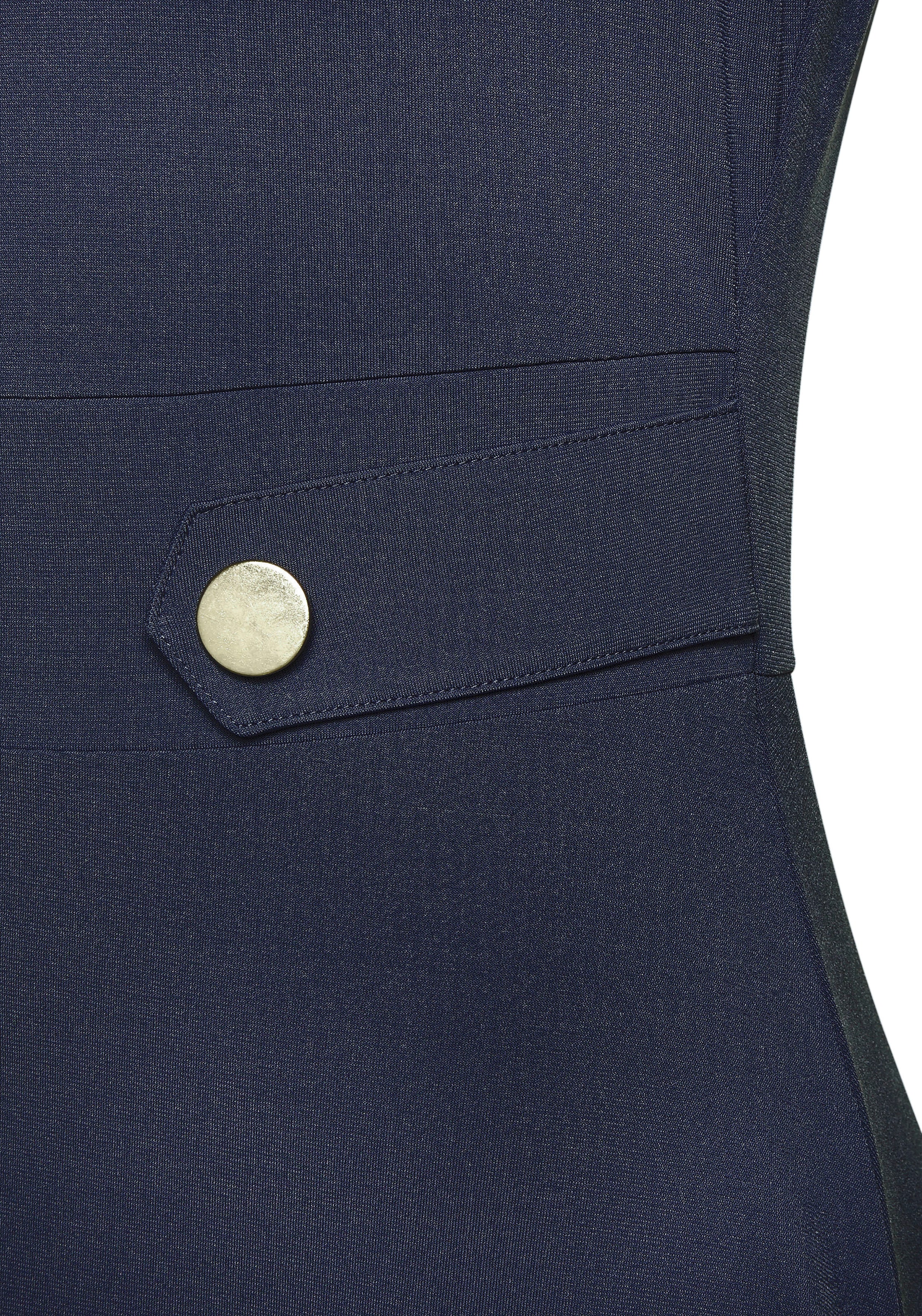 LASCANA Midikleid mit dekorativen Riegeln und goldenen Zierknöpfen, bügelfrei