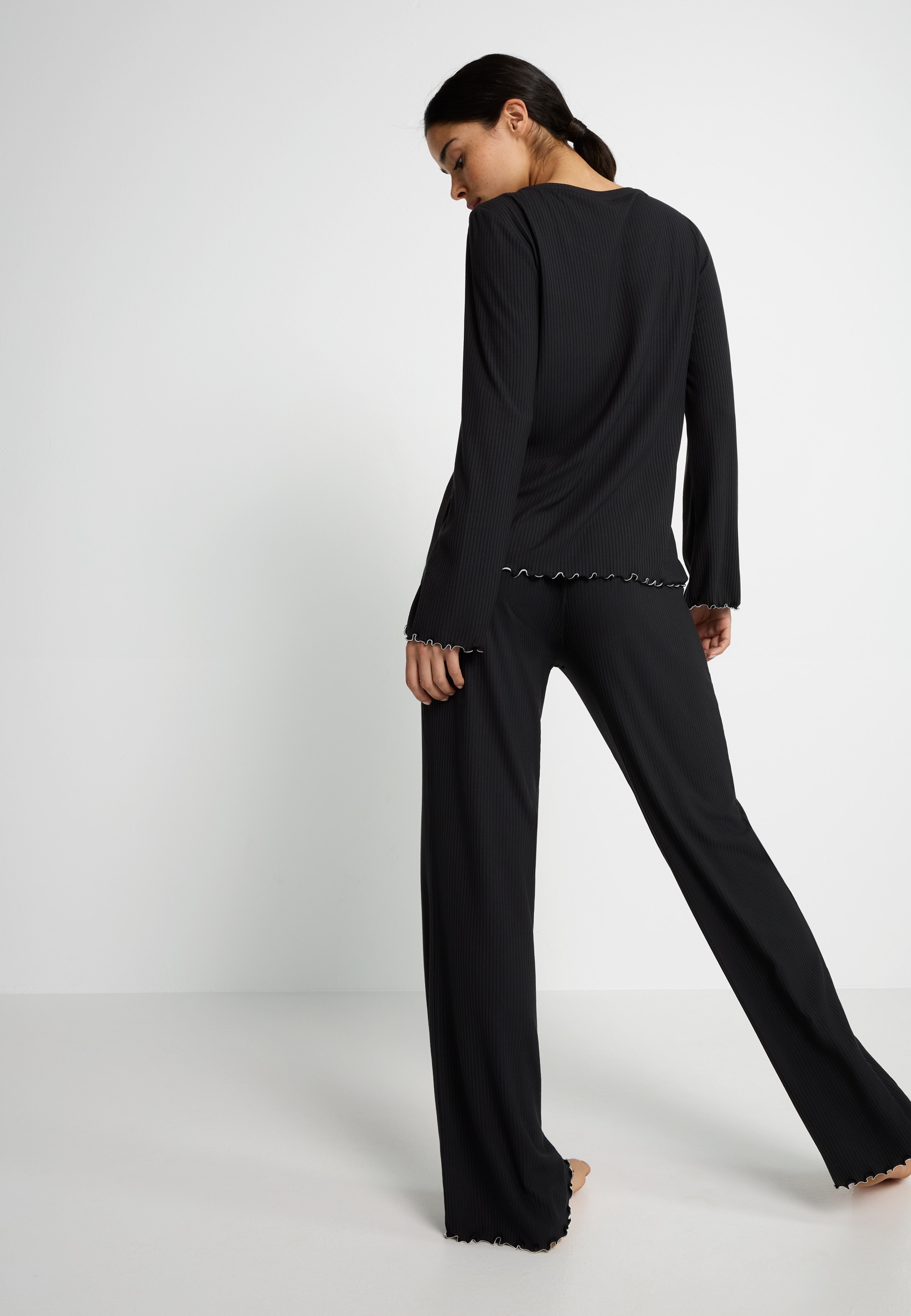 LSCN by LASCANA Pyjama Set, 2 Stk. mit süßen Kräuselsäumen