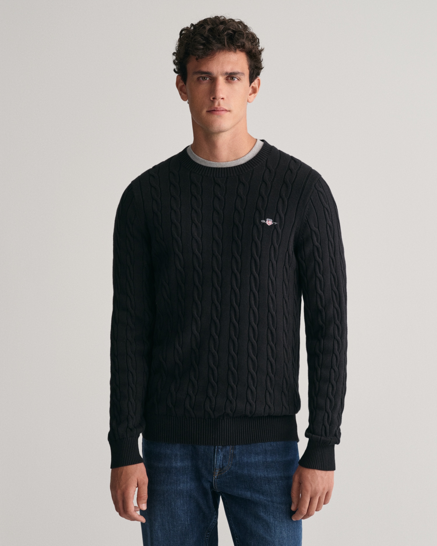 Gant Strickpullover »COTTON CABLE C-NECK«, mit Wappen-Logostickerei auf der Brust