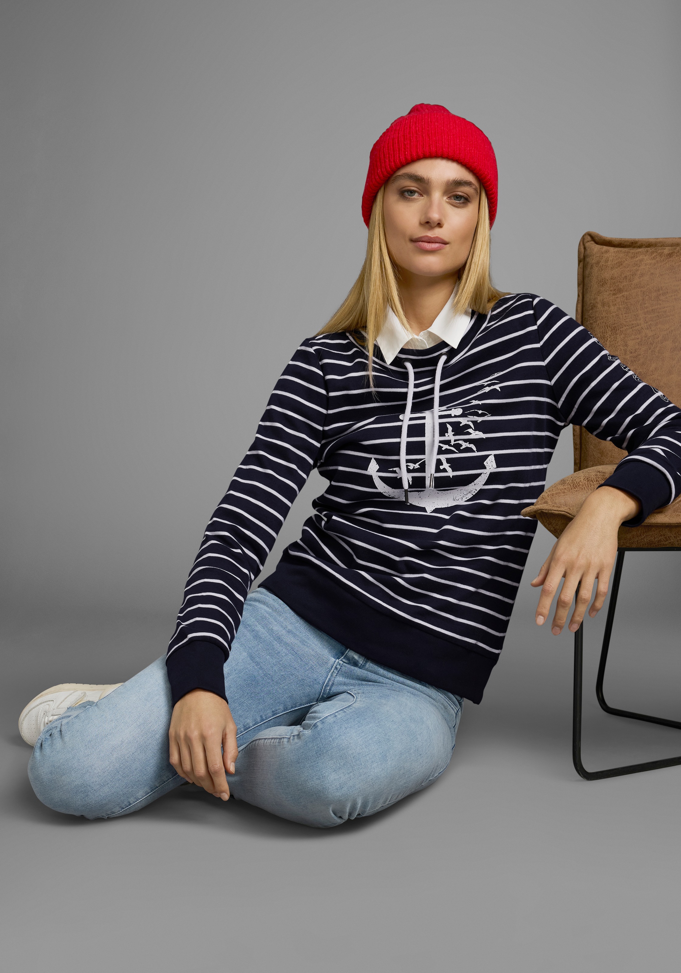 KangaROOS Sweatshirt, Langarm mit Daumenlöchern, figurbetont, Stehkragen mit Kordelzug