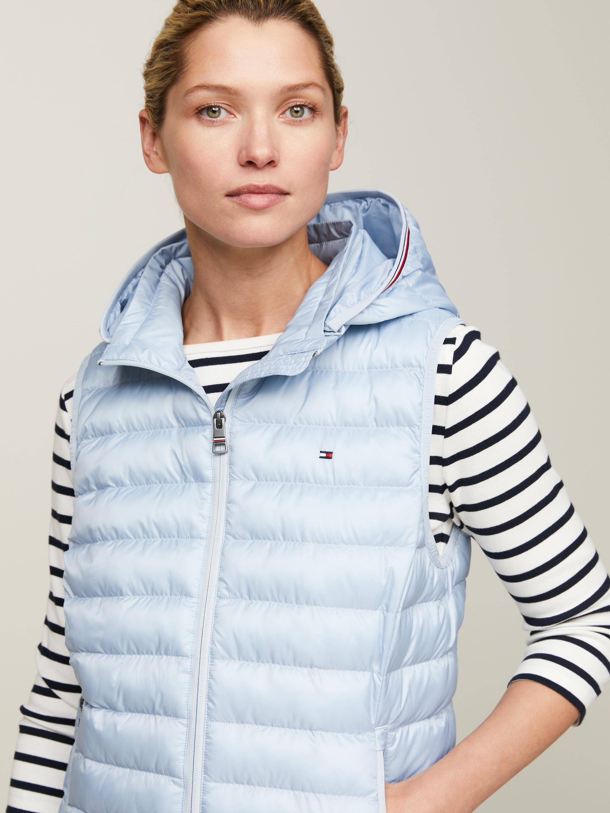 Tommy Hilfiger Steppweste »LW PADDED GLOBAL STRIPE VEST«, (Global Serie TH WOMEN), mit Elastic-Band