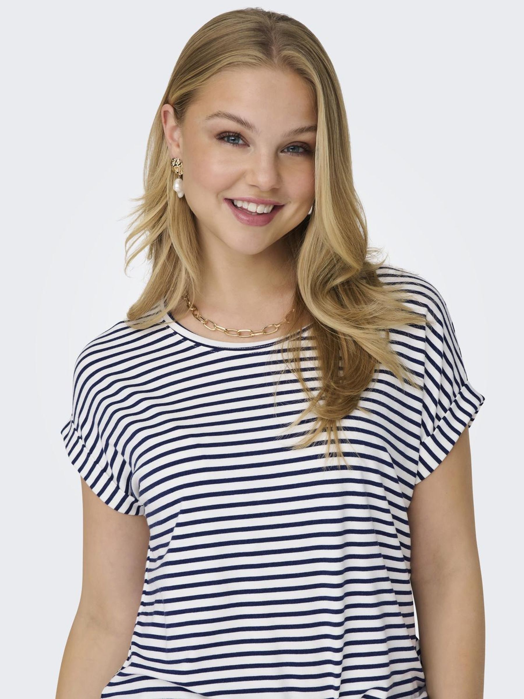 ONLY Kurzarmshirt »ONLMOSTER STRIPE S/S O-NECK TOP JRS NOOS« gestreift, lässig geschnitten, Jersey, Rundhals, Viskosemischung