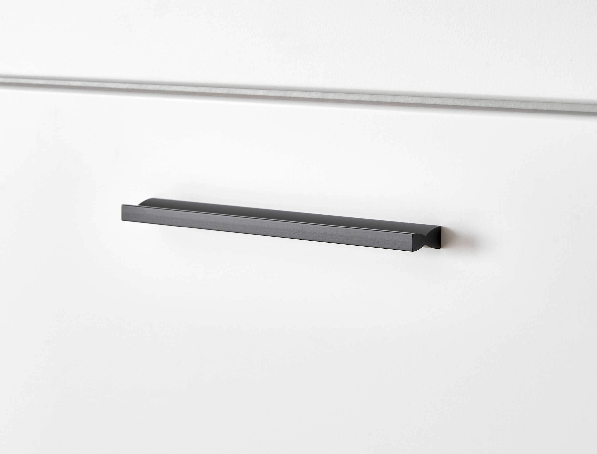 INOSIGN Lowboard »Brixen, moderner TV-Schrank, Kommode in Eiche Evoke Dekor mit Weiß«, Metallgriffe, ausreichend Stauraum, vielseitig einsetzbar