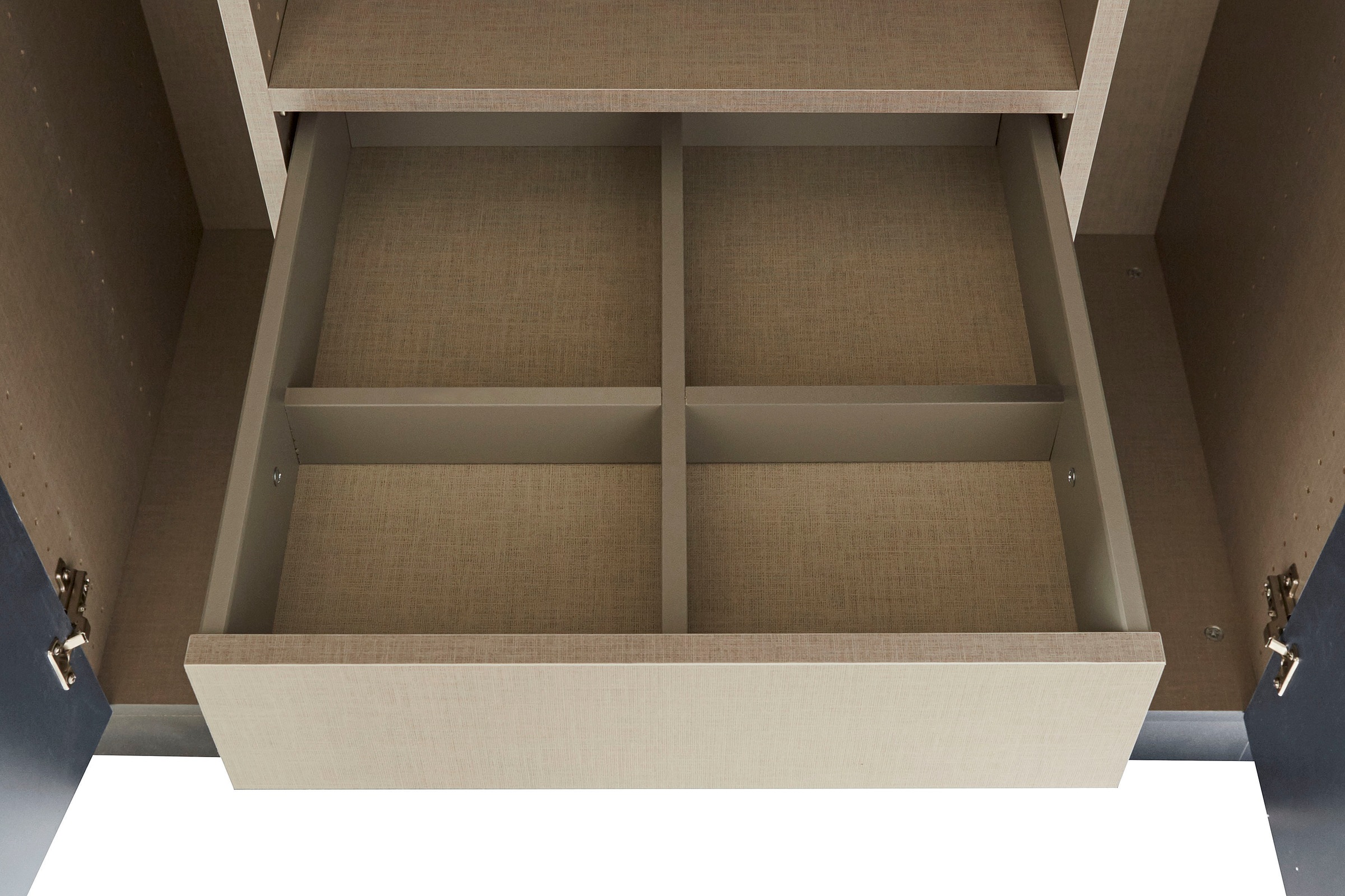 rauch Drehtürenschrank »Kleiderschrank Schrank Garderobe TOPSELLER OTELI inkl. Inneneinteilung«, (erhältlich in Breiten 91-360 cm, ab Breite 136cm inkl. Innenschubladen), mit zusätzlichen Einlegeböden, optional mit Spiegel MADE IN GERMANY