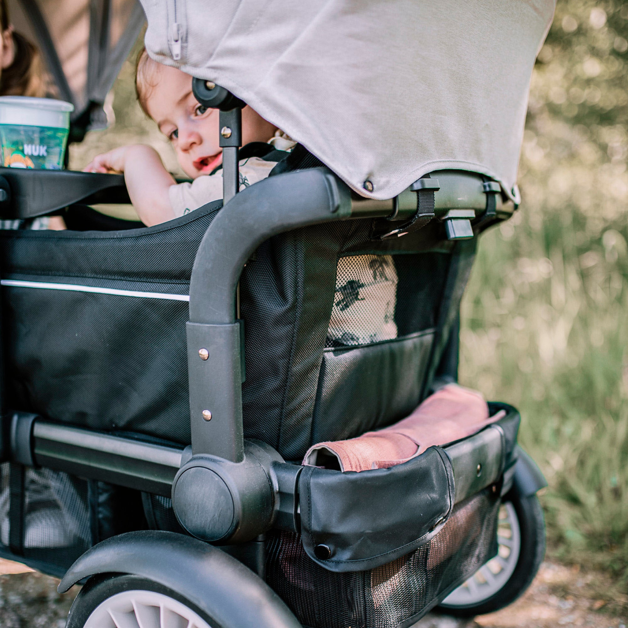 BabyGo Bollerwagen »Cozy Rider«, (Set, 7 tlg., inkl. 2x Sonnenschutz, Tisch, Moskito- u. Regenschutz, Flaschenhalter), klein zusammenfaltbar