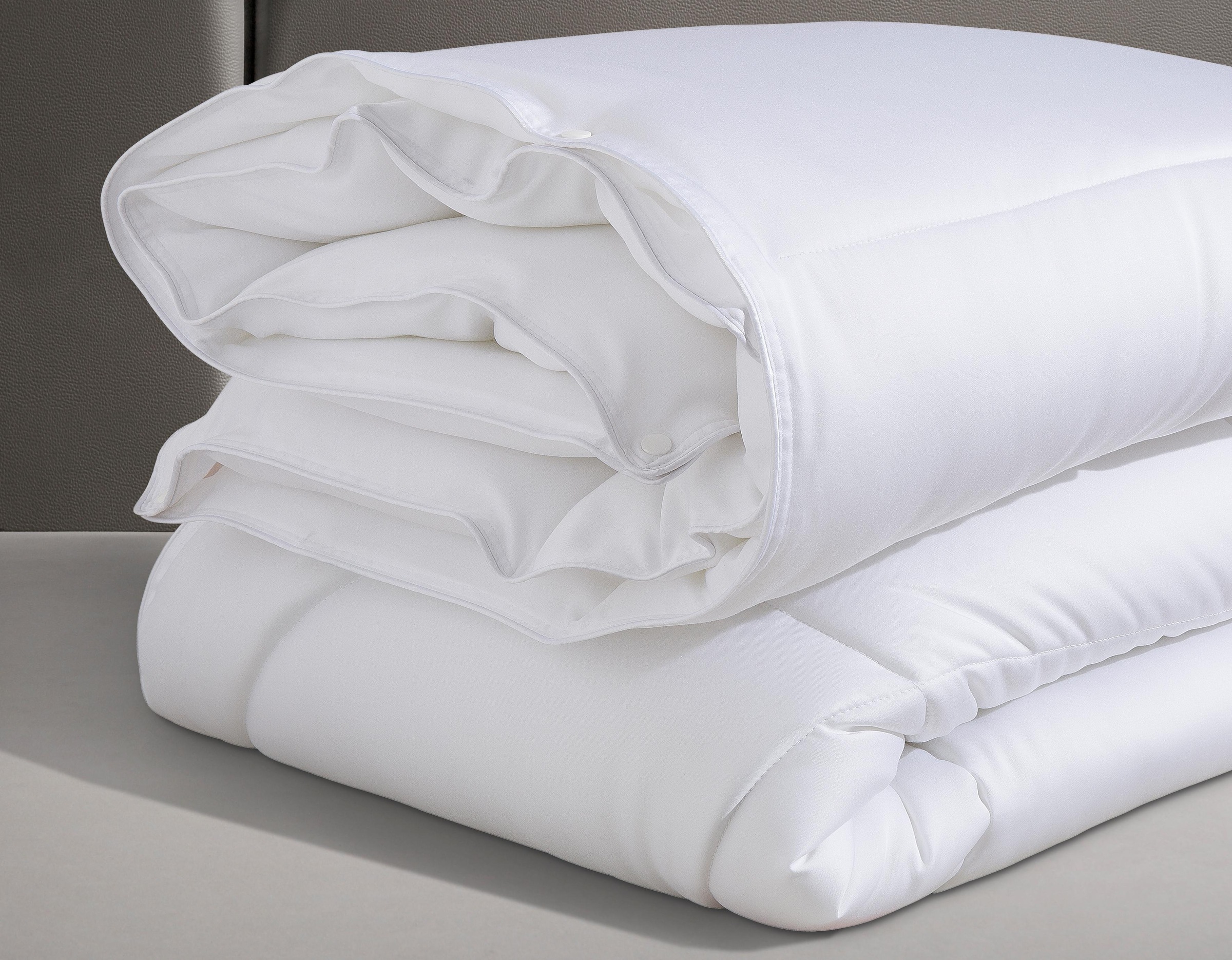 Älgdröm Kunstfaserbettdecke »Lotus, weicher feuchtigkeitsregulierender Bezug«, 4-Jahreszeiten, Füllung 100% Polyester, Bezug 100% Lyocell, (1 St.), Bettdecke, 135x200 cm und weitere Größen, Ganzjahresbettdecke