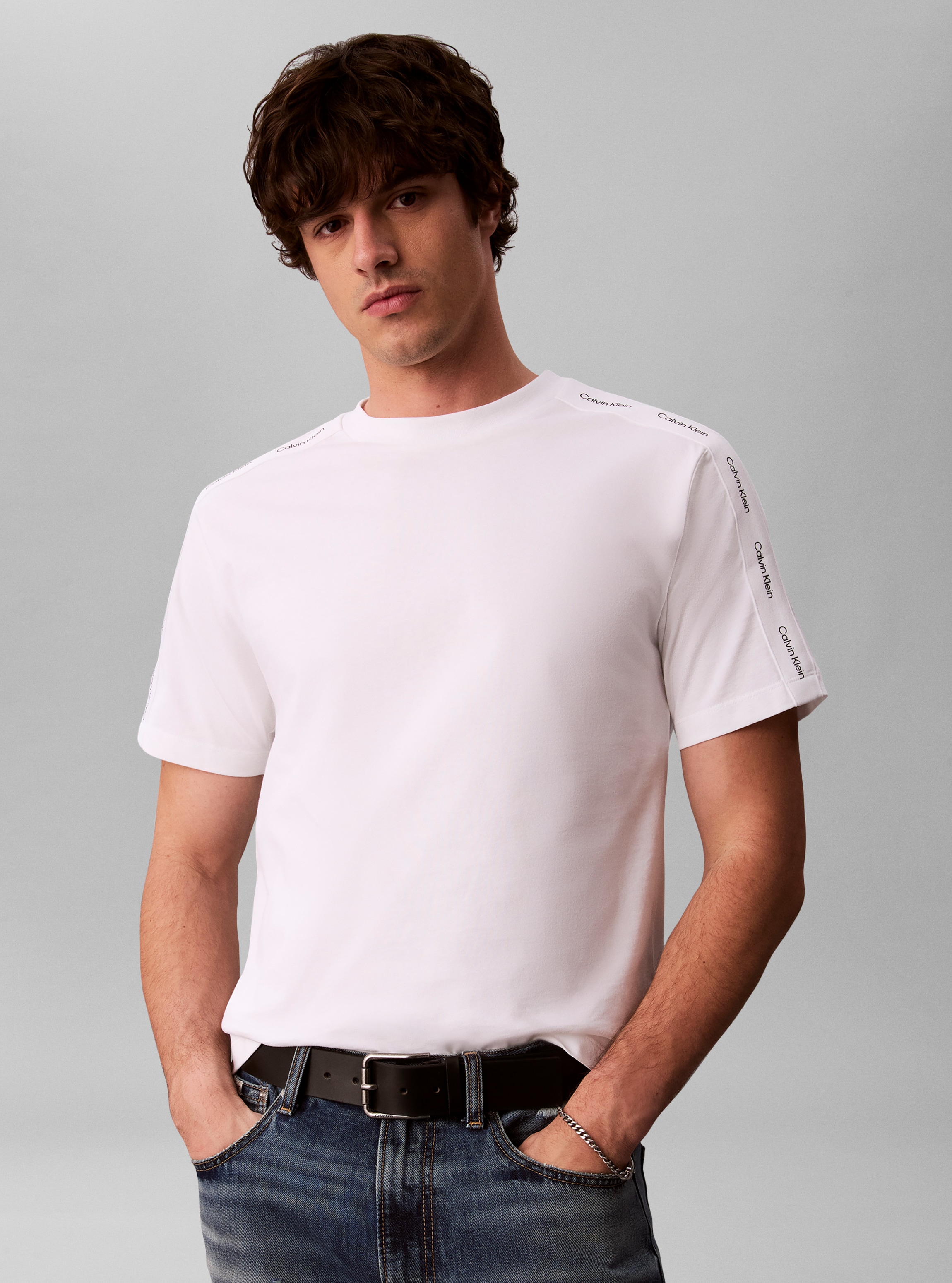 Calvin Klein T-Shirt »LOGO TAPE TEE« Regular fit, Logoschriftzug