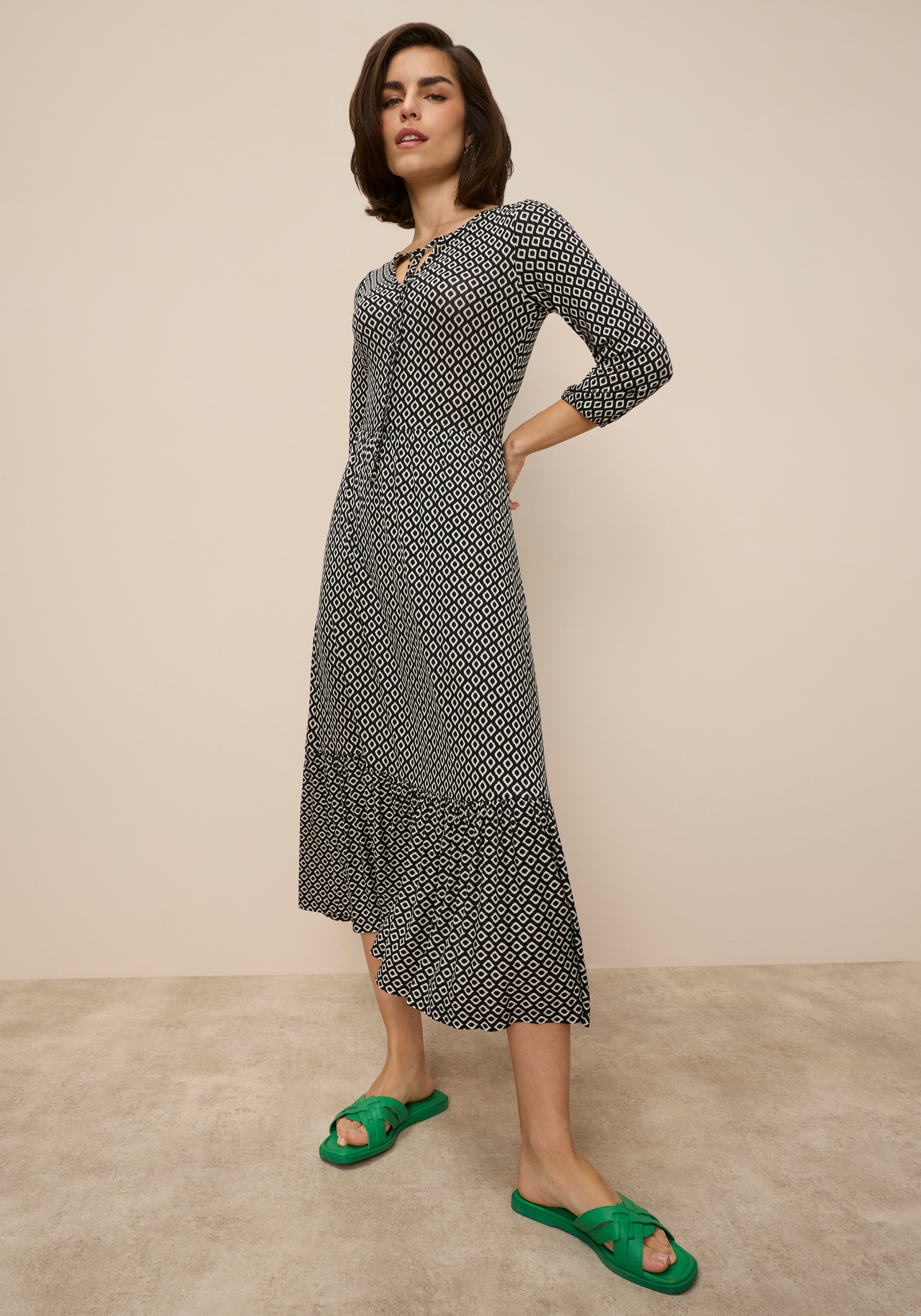 Tamaris Midikleid aus bequemem Jersey mit Schnürdetail