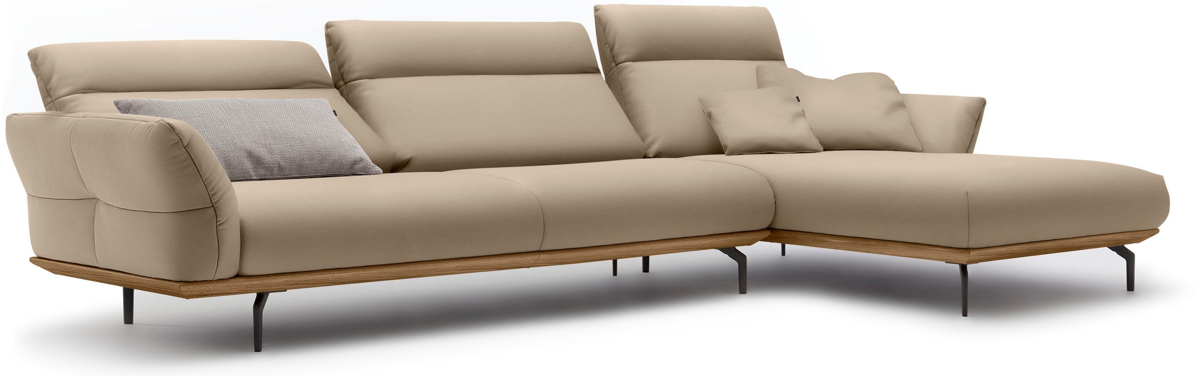 Creation BY ROLF BENZ Ecksofa »CR.460«, Sockel in Nussbaum, Winkelfüße in Umbragrau, Breite 338 cm