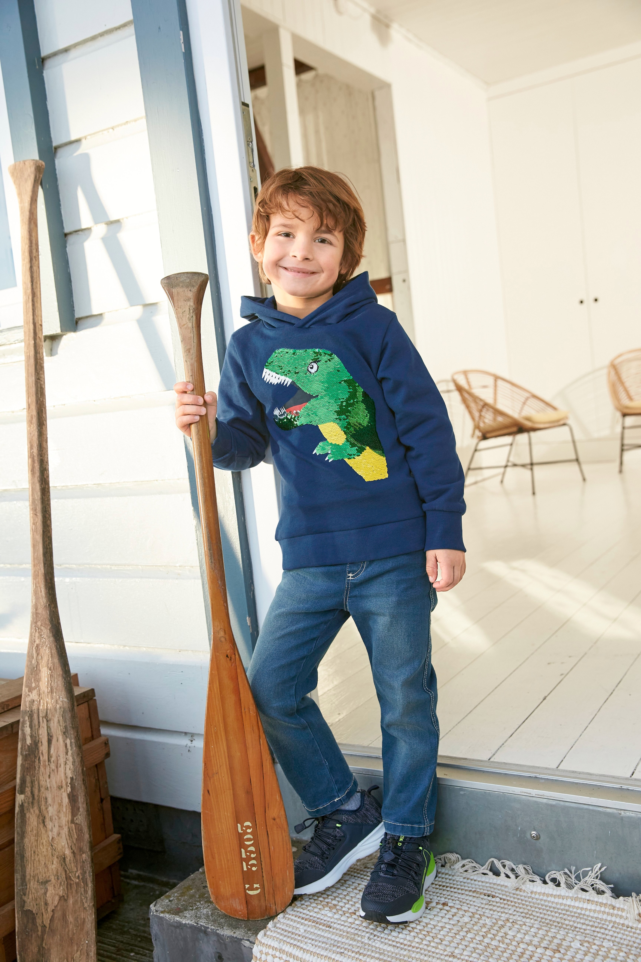 KIDSWORLD Kapuzensweatshirt »mit tollem Dino aus Wendepailletten«, Langarm, Basic-Passform, bedruckt, aus 100% Baumwolle