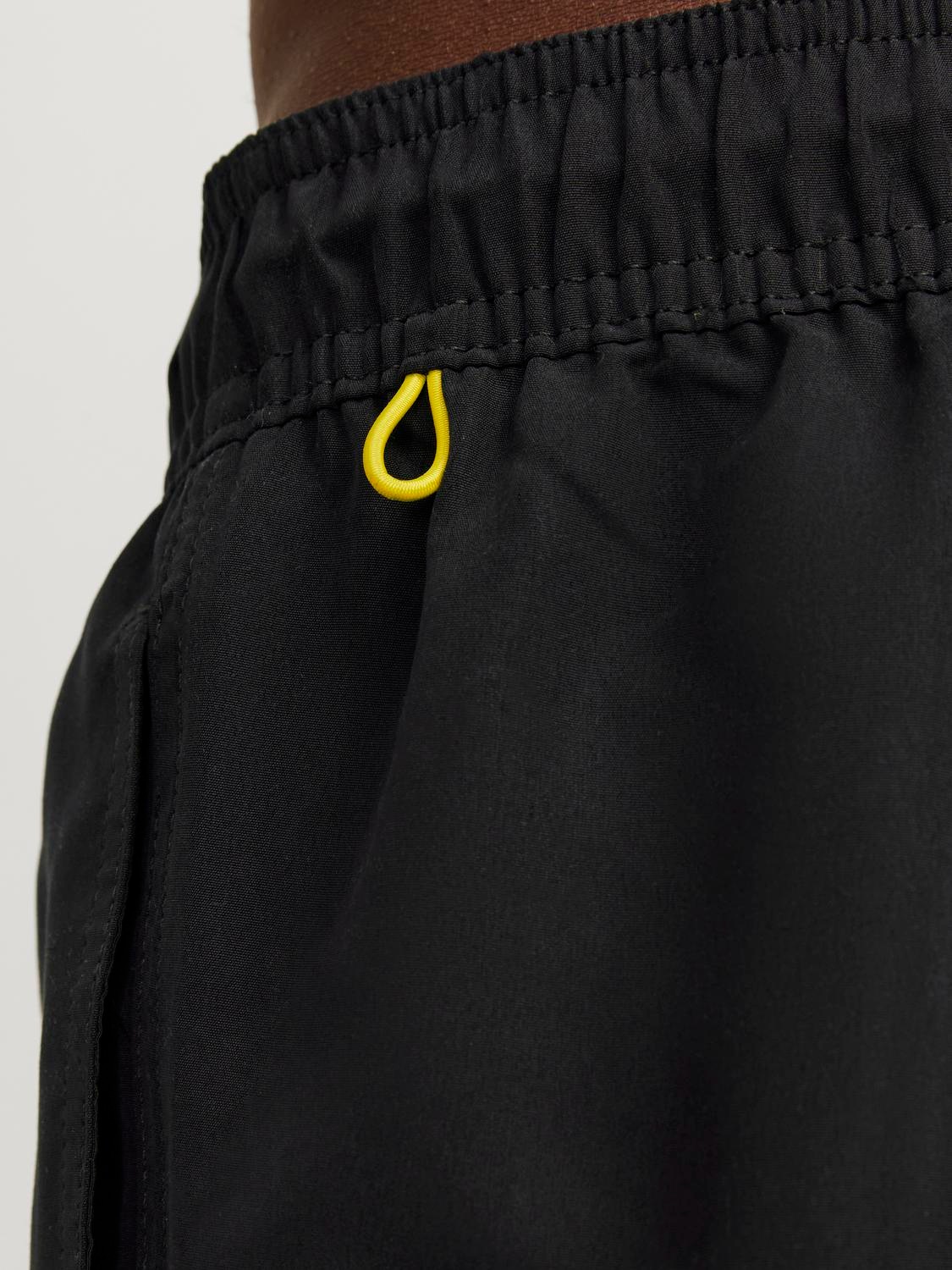 2. Bild von Jack & Jones Badeshorts »JPSTFIJI JJSWIM SOLID SN LY«, schmal geschnittene Schwimm-Shorts für den Strand aus recyceltem Garn