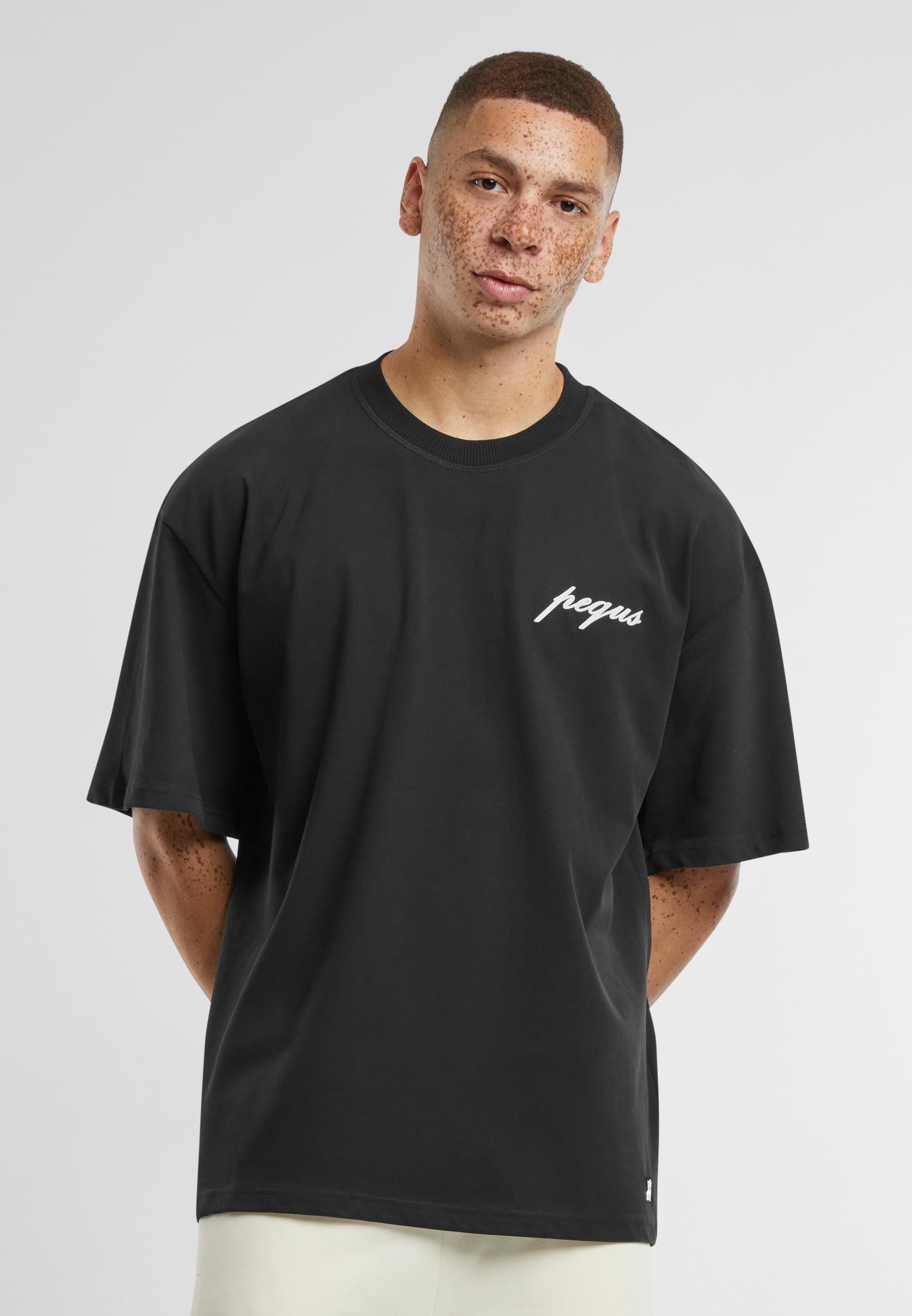 PEQUS Langarmshirt »PEQUS PEQUS A Paradise Beach Club Back Logo T-Shirt« 1 Stk.