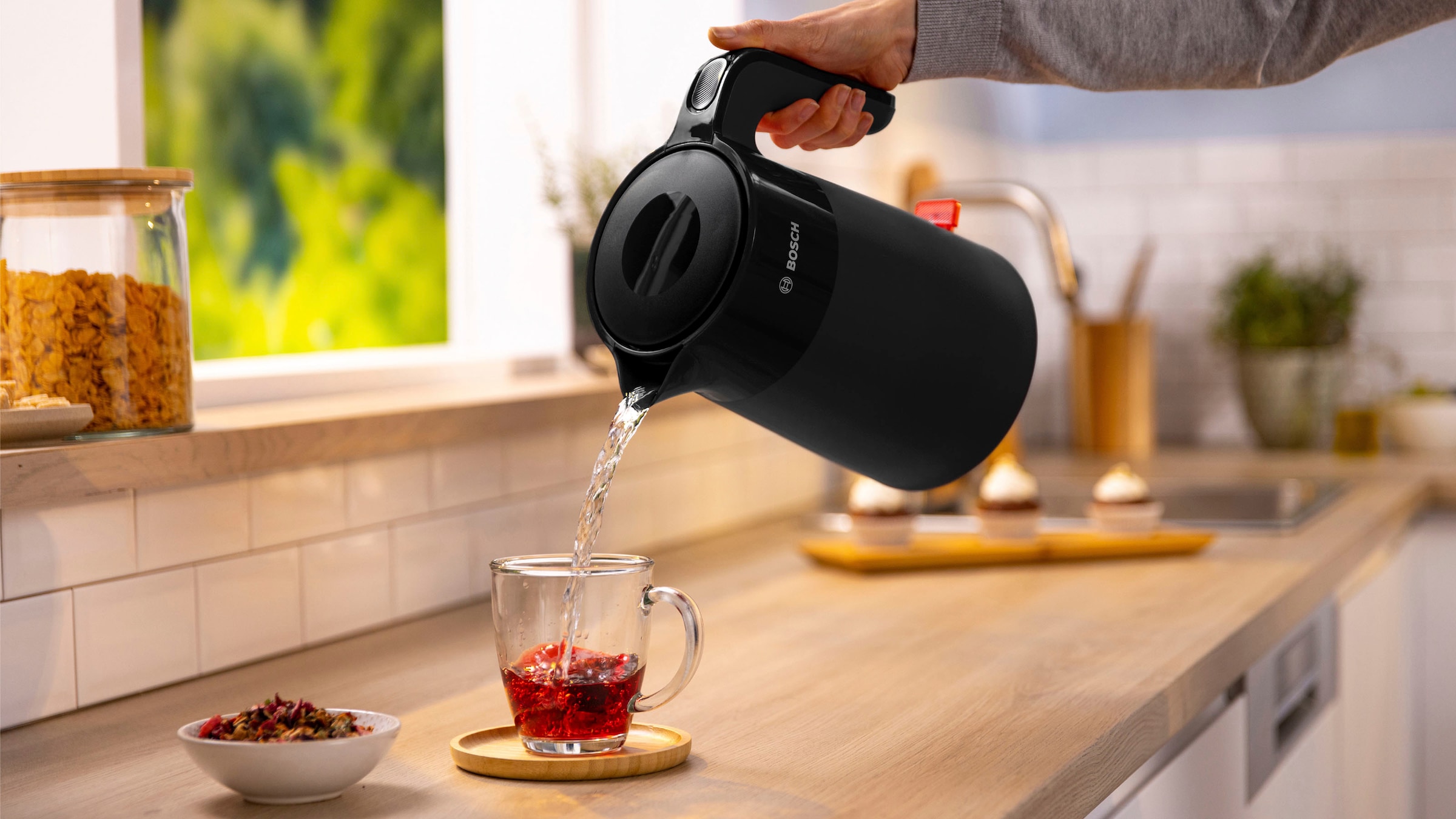 BOSCH Wasserkocher »MyMoment TWK2M163, Abschaltautomatik, Überhitzungschutz, Tassenanzeige«, 1,7 l, 2400 W, Stiftung Warentest Testsieger (2,2) Ausgabe 03/2025, schwarz matt