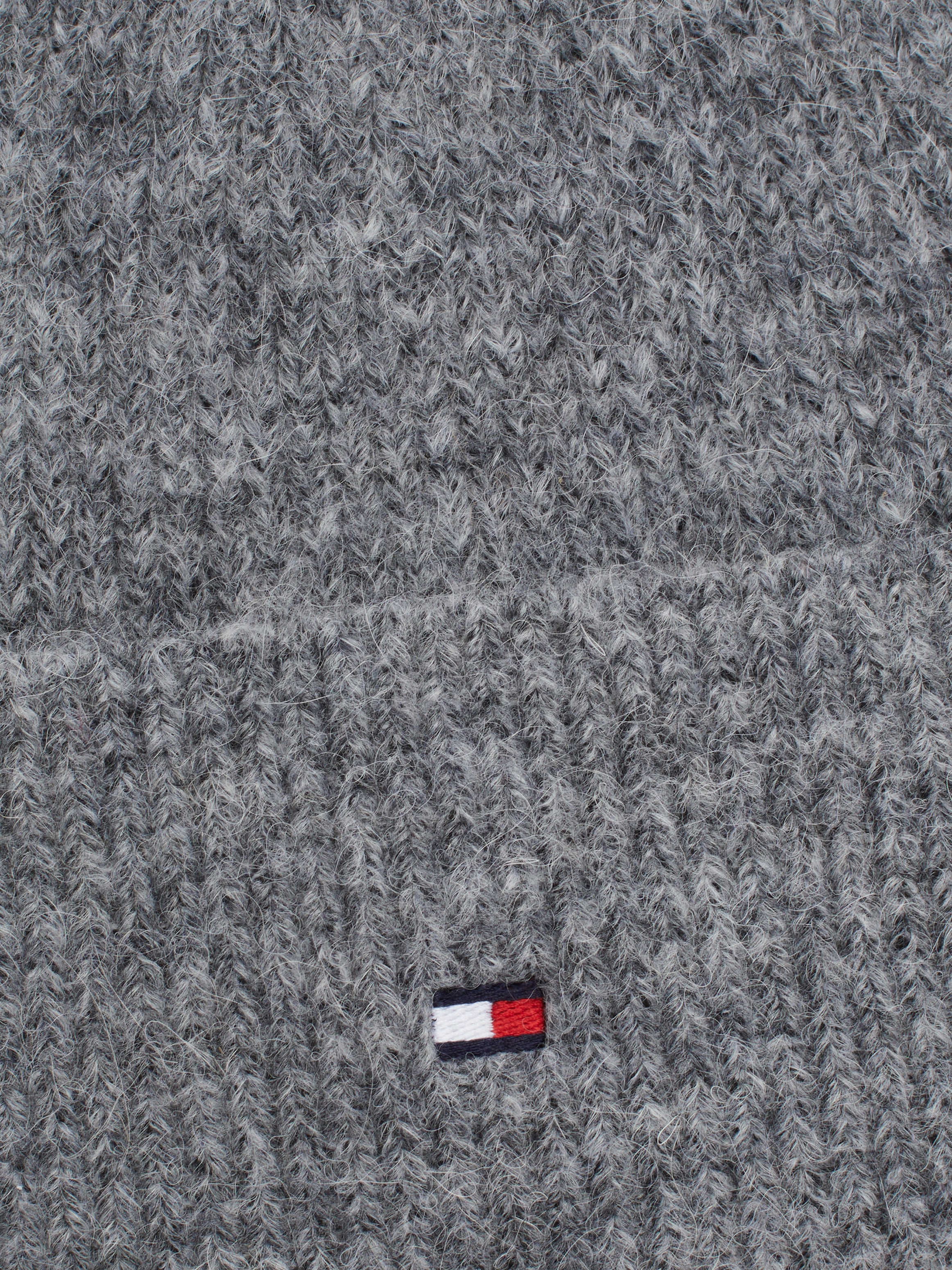 Tommy Hilfiger Strickmütze »ESSENTIAL FLAG FUZZY BEANIE«, mit Logostickerei