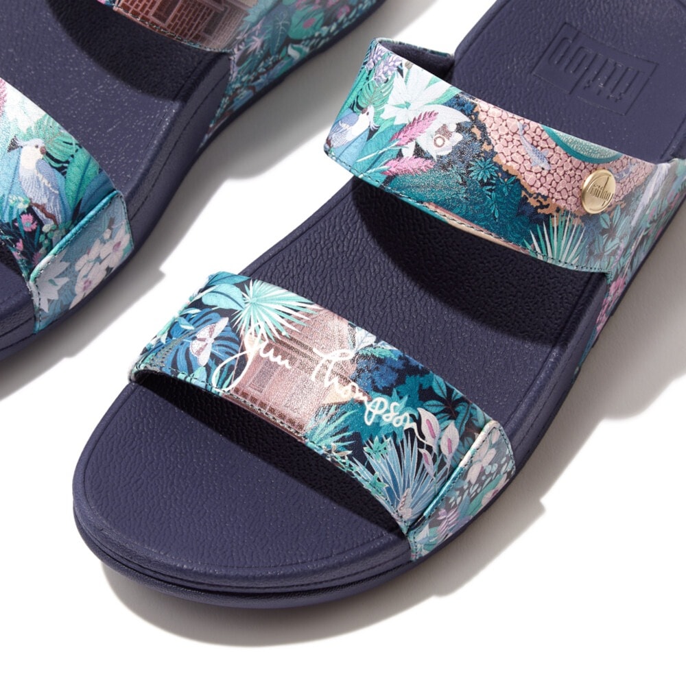 Fitflop Pantolette »LULU X JIM THOMPSON«, Keilabsatz, Sommerschuh, Schlappen mit zwei Bandagen