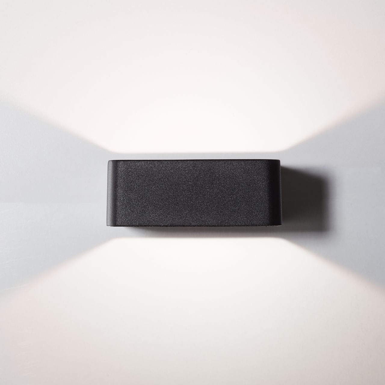Brilliant Außen-Wandleuchte »Golda«, 1 flammig, 5 x 12 x 15 cm, up/down Light, 660 lm, warmweiß, Metall/Glas, schwarz