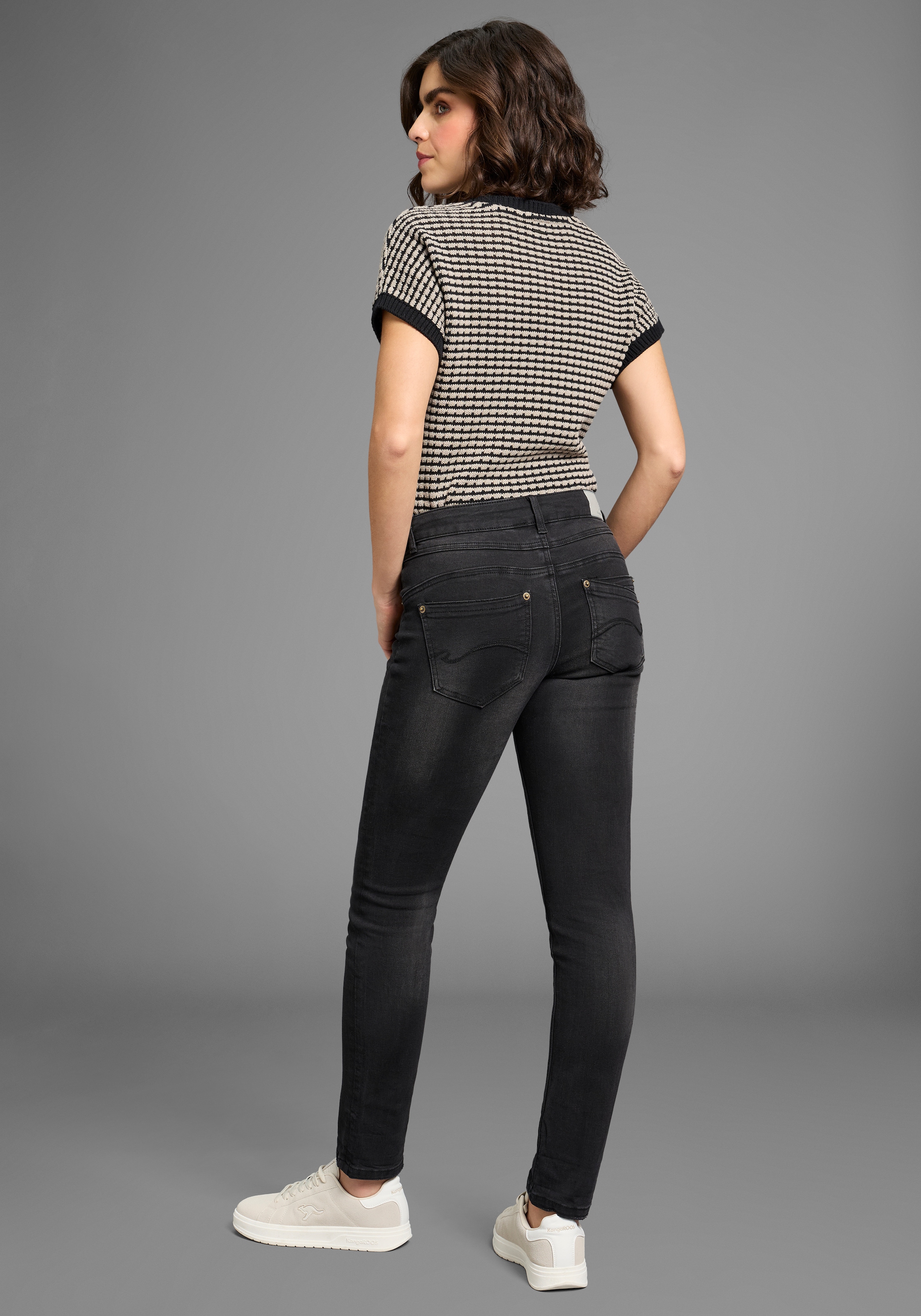 KangaROOS Relax-fit-Jeans »RELAX-FIT HIGH WAIST« knöchelfreie Schnittform,  krempelbare Beinabschlüsse