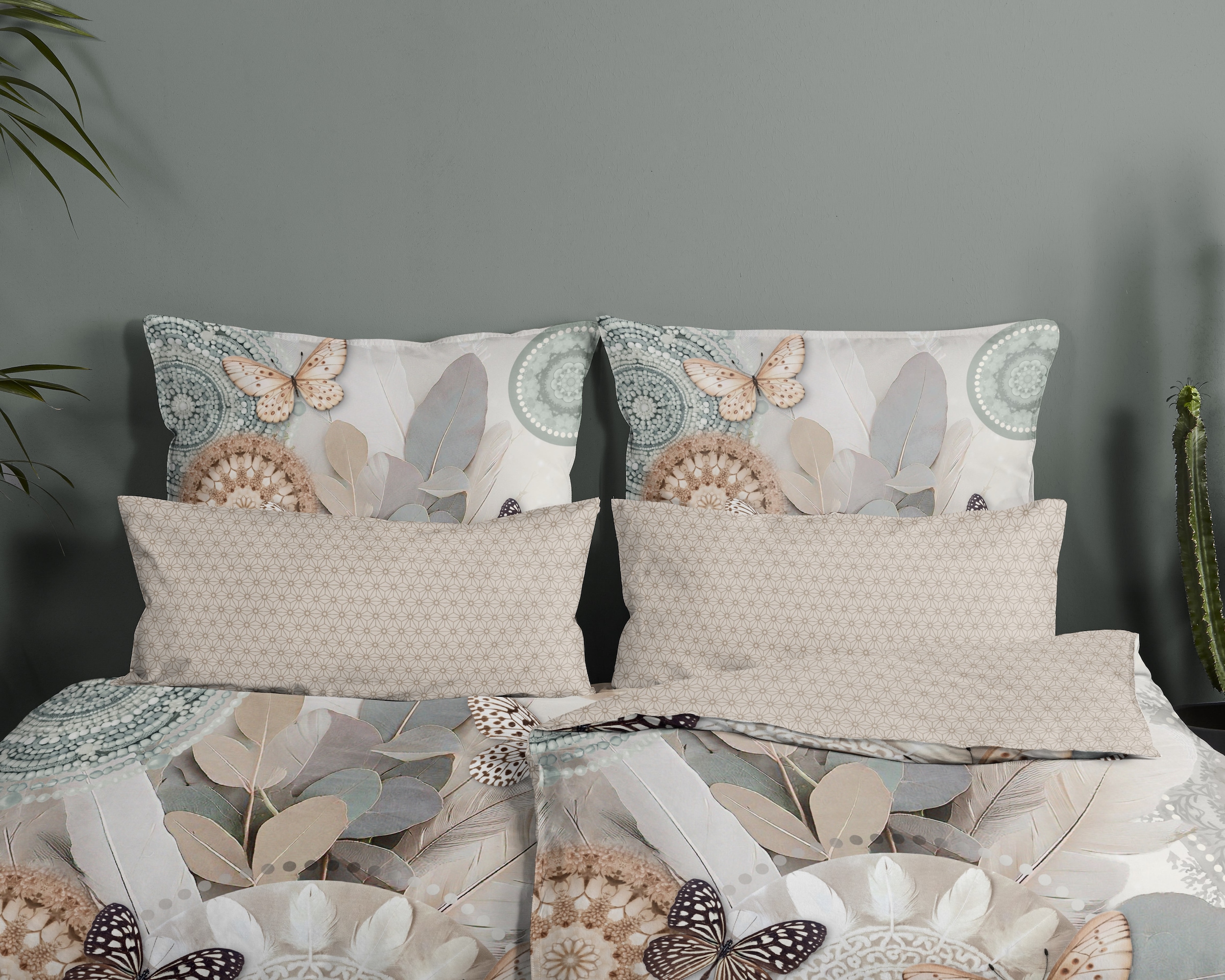 hip Wendebettwäsche »Alrune« 2 Stk. tlg. Satin, Reißverschluss, Wendeoptik, Mandala, Blätter, grau, sand