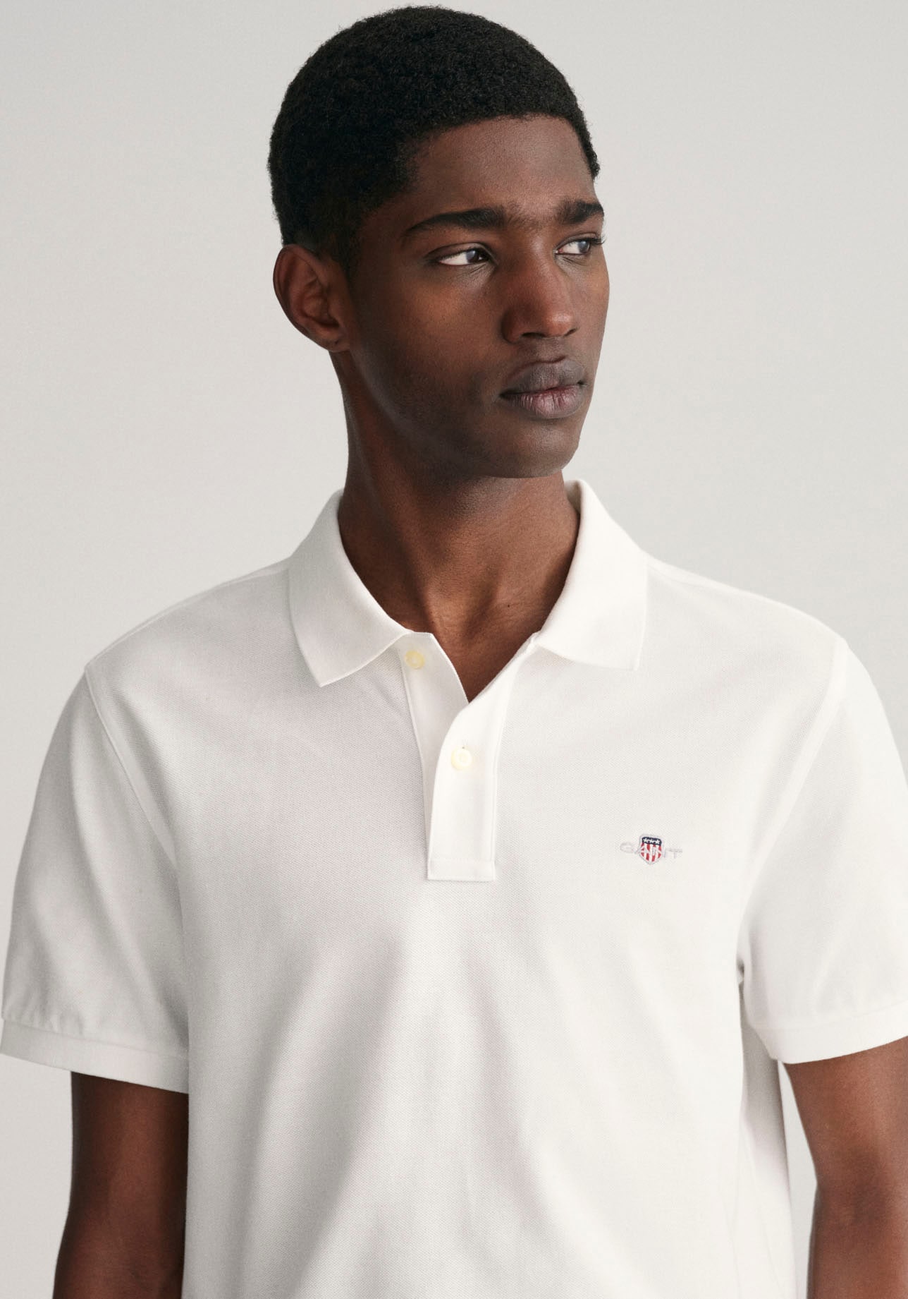 Gant Poloshirt »REG SHIELD SS PIQUE POLO«, mit Logo und Flachstrickkragen 100% Baumwolle Pique