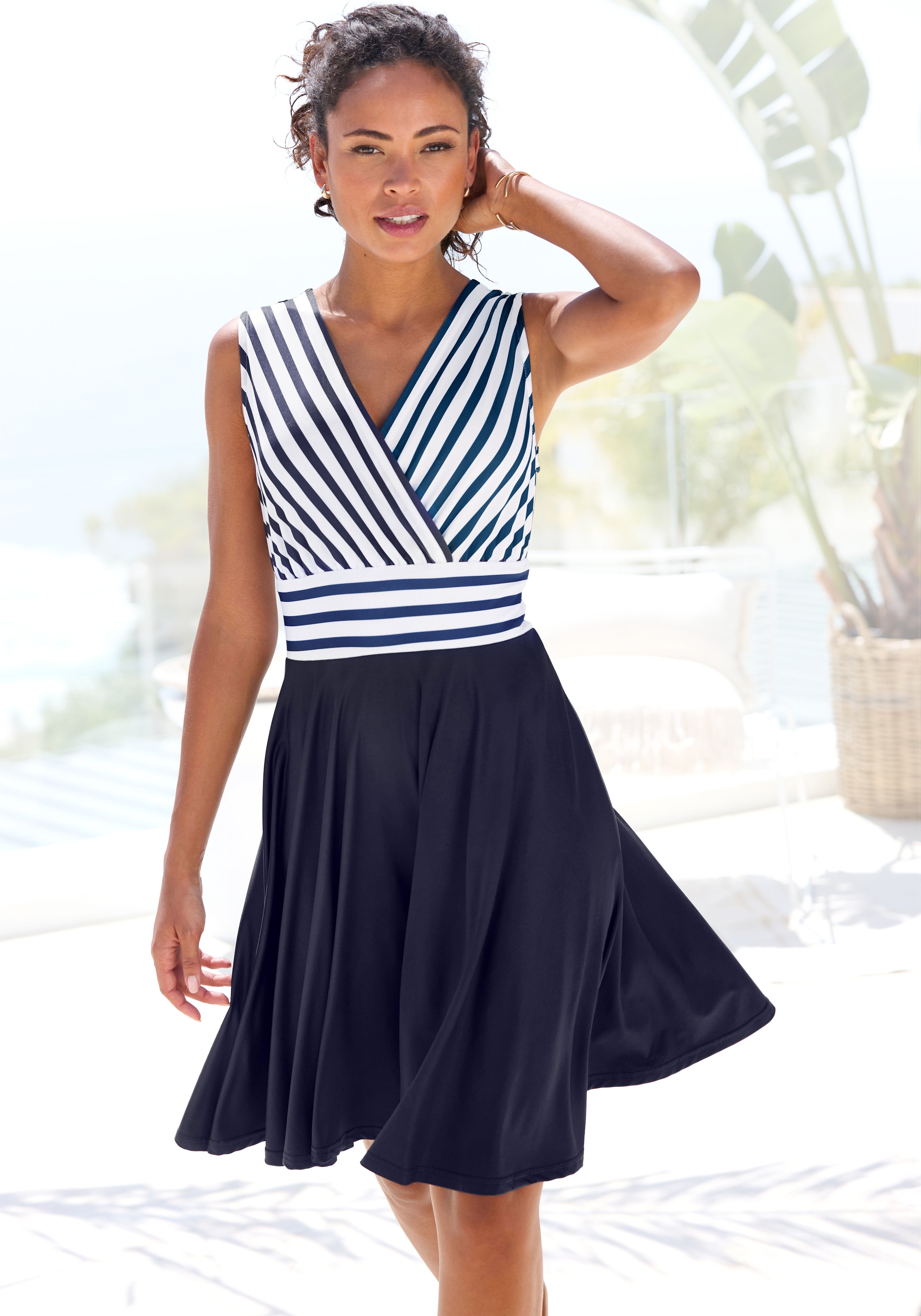 LASCANA Sommerkleid in Wickeloptik, Strandkleid, maritim