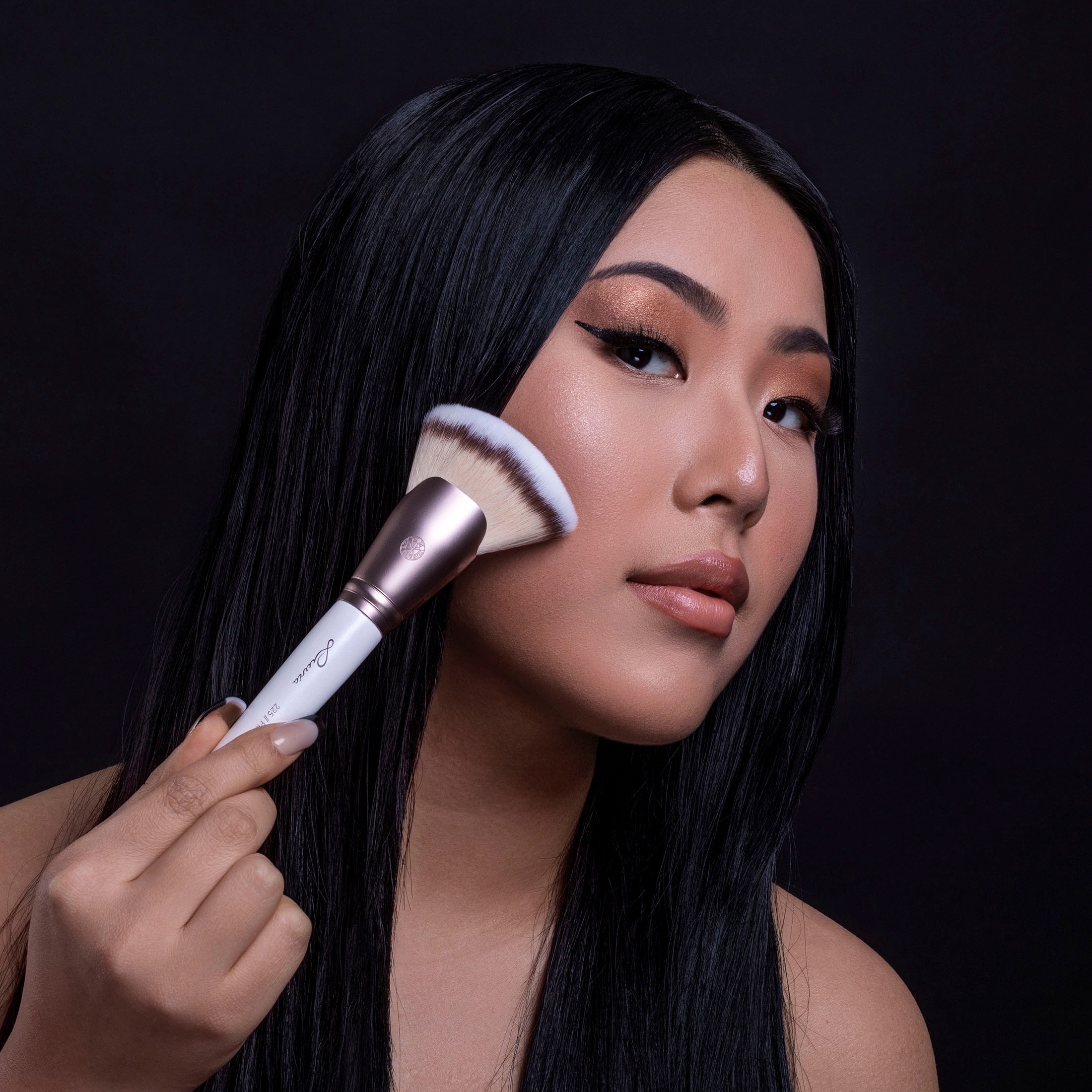 Luvia Cosmetics Konturpinsel »Prime Contour« Fächer-Form, Bzrau-Pinselhaar, für Cream Contour und Puder.