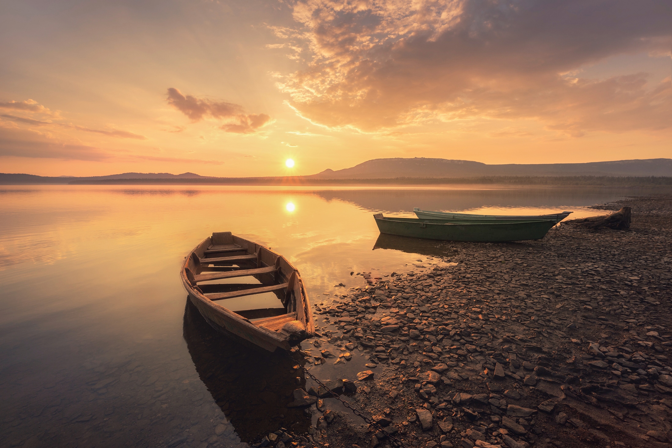 Papermoon Fototapete »Photo-Art DMITRY KUPRATSEVICH, BOOT AM SEE« günstig online kaufen