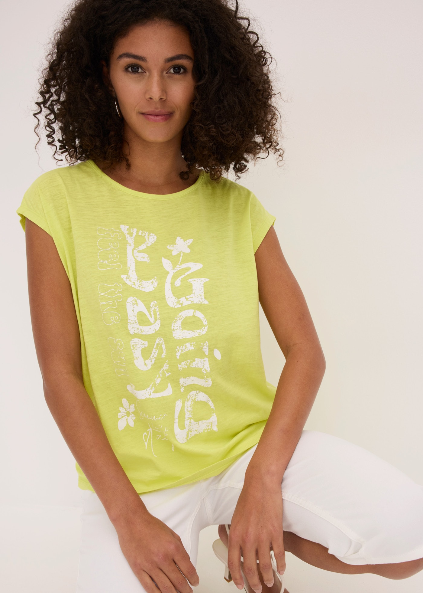 bonprix Longshirt aus Baumwolle, mit modischem Druck, Slim Fit, Kurzarm-Design