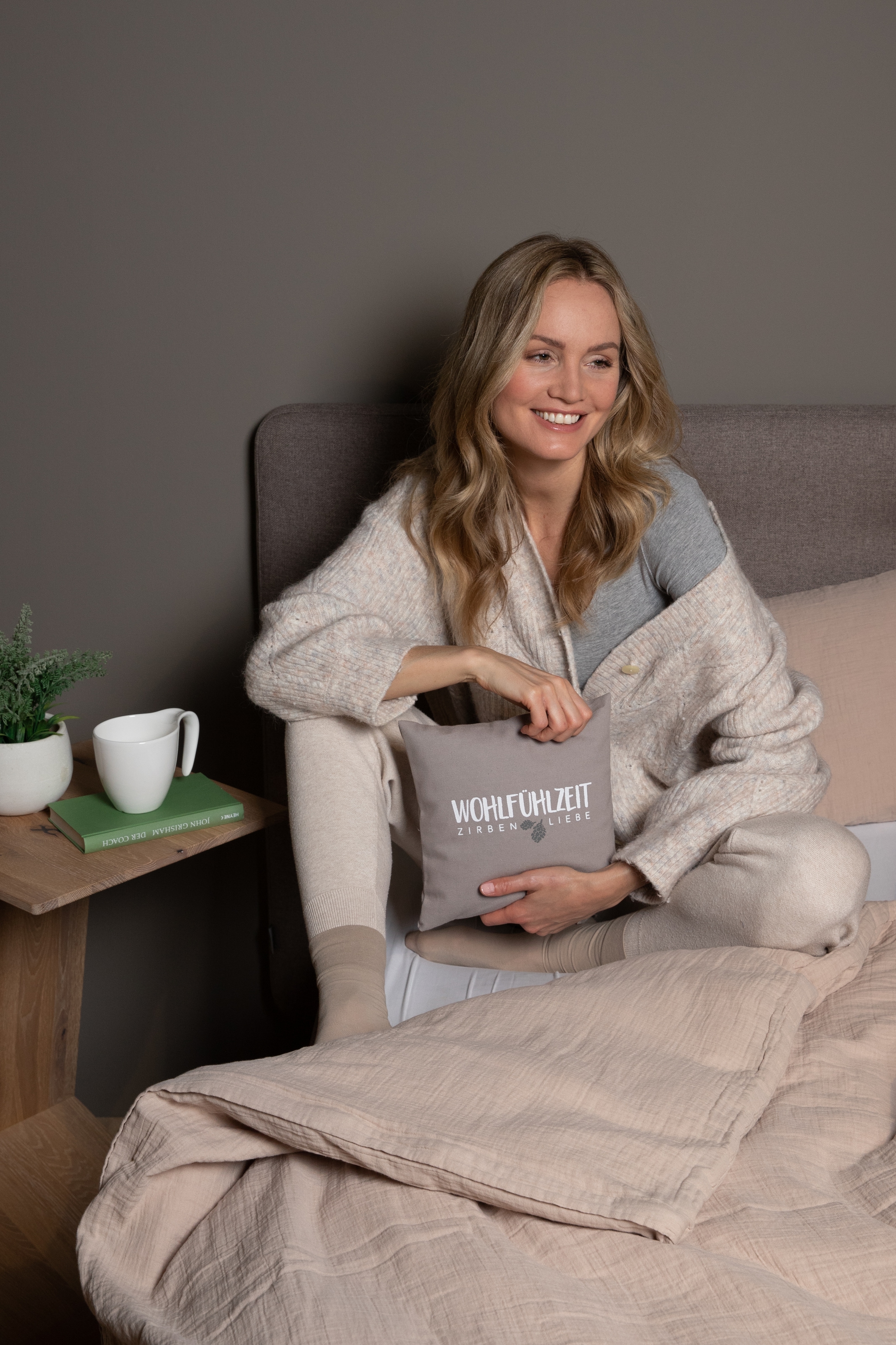 herbalind Zirbenkissen »Zirbenkissen, Kissen in 25x25cm und 40x40cm« Gefüllt mit hochwertigen Zirbenholzflocken, Made in Germany