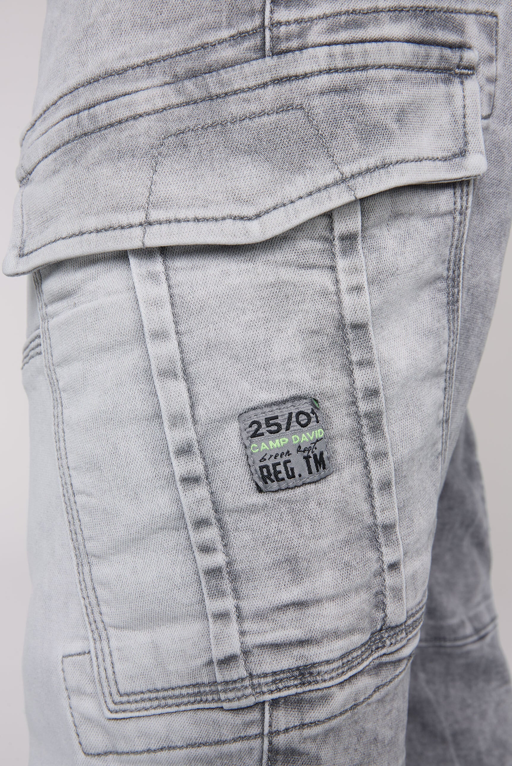 CAMP DAVID Regular-fit-Jeans, Beintaschen mit Druckknopfverschluss