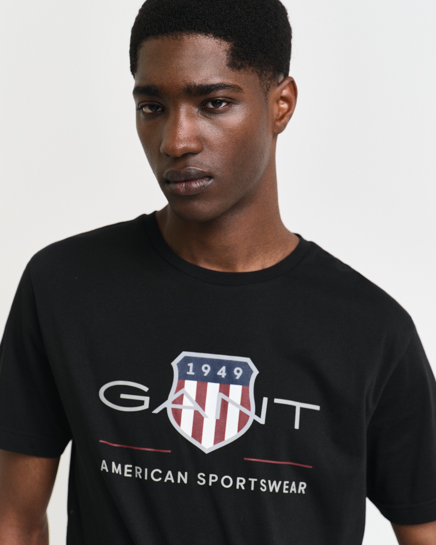 Gant T-Shirt »REG ARCHIVE SHIELD SS T-SHIRT« mit Logodruck auf der Brust