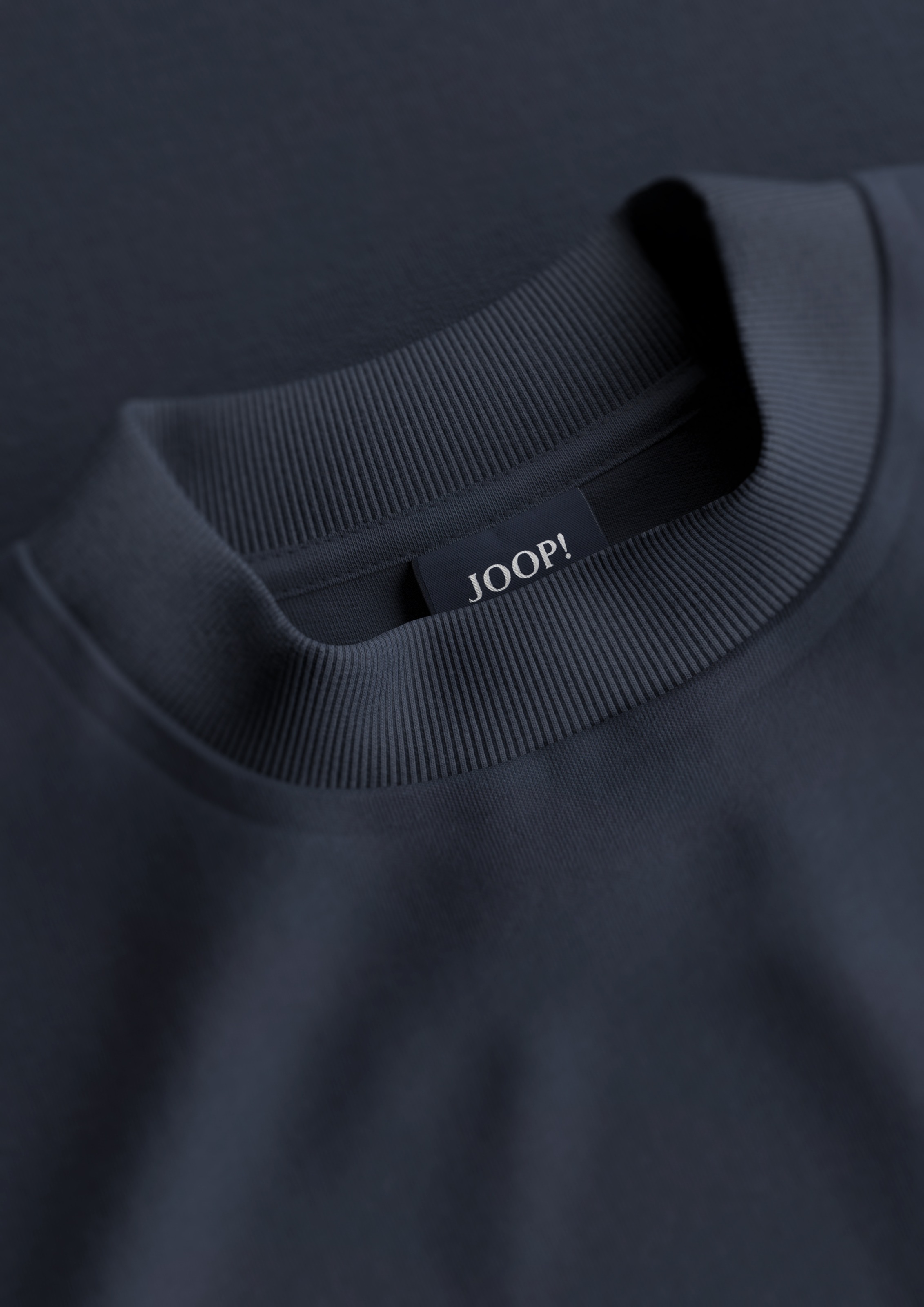 Joop Jeans Rundhalsshirt »Cedric«, Etikett seitlich am Rumpf, elastischer Rundhalsausschnitt