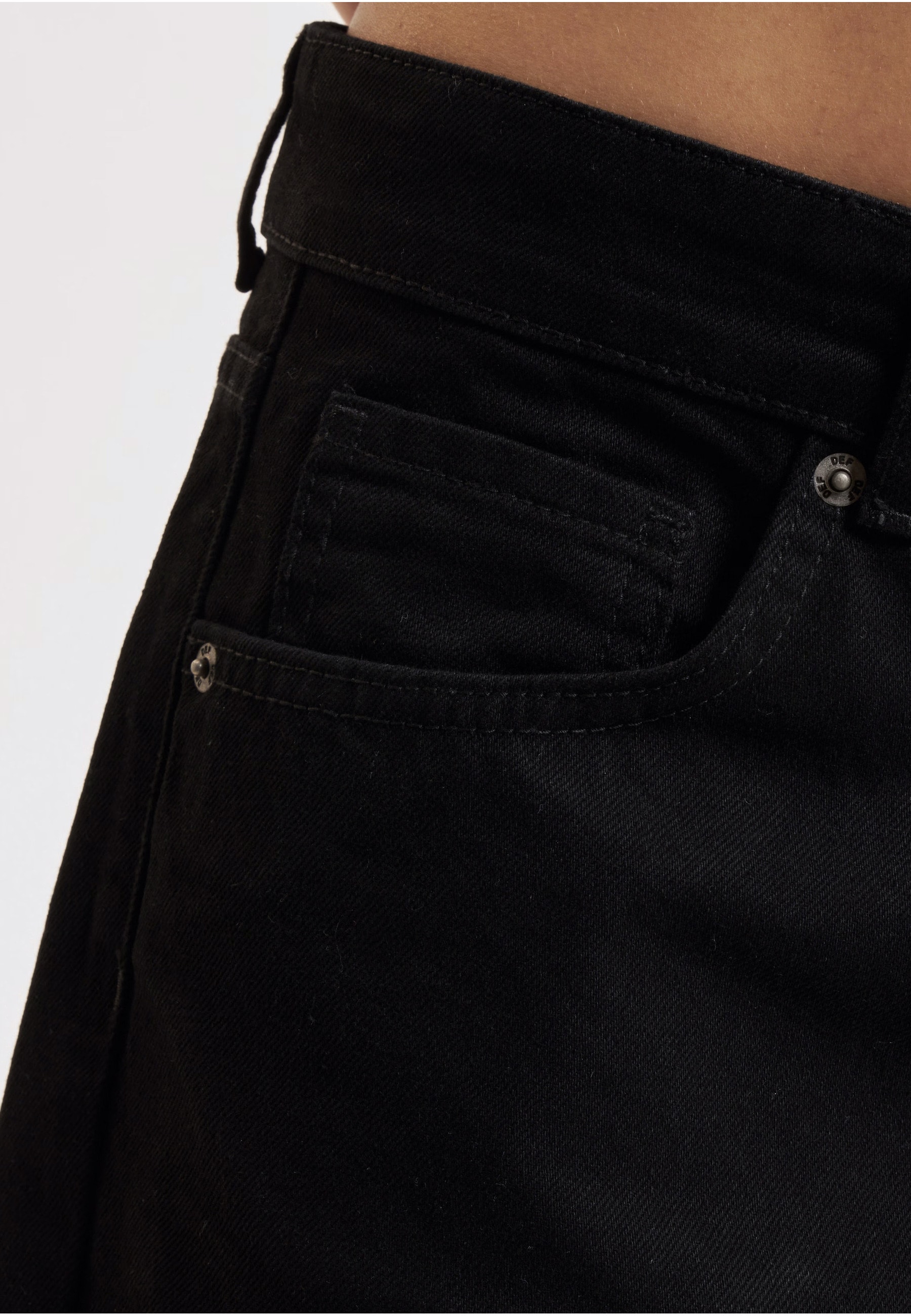 DEF Shorts »DEF DEF Jorts Shorts«